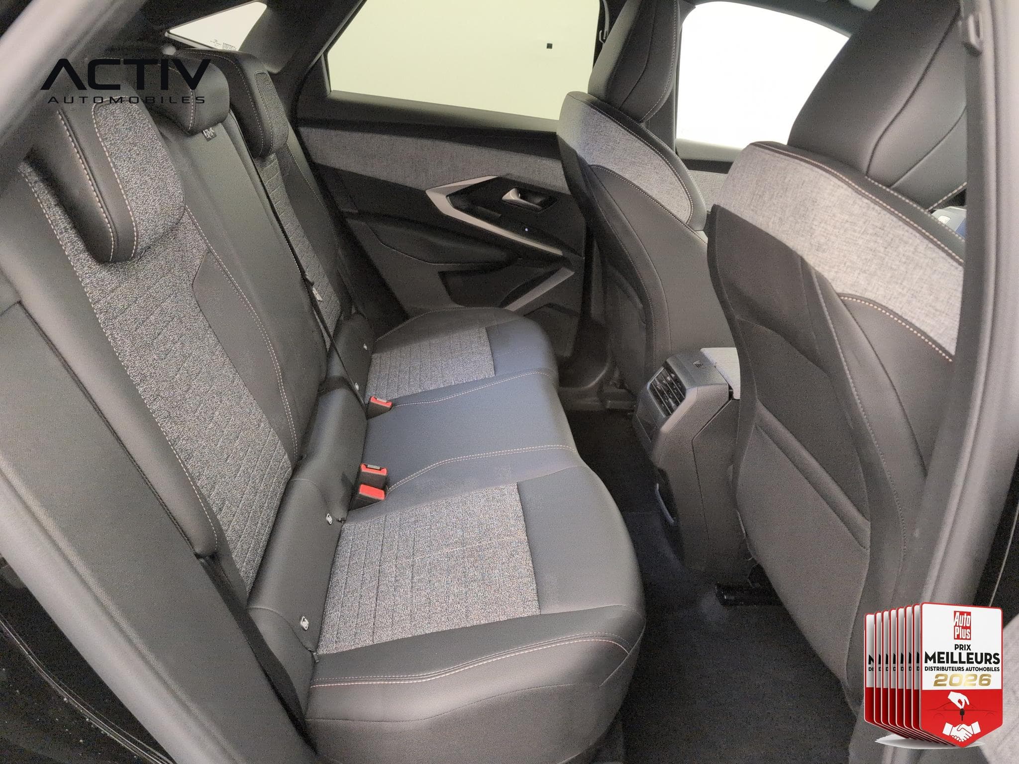 Peugeot 3008 Hybrid 145 e-DCS6 Allure (2025) - Photo 10