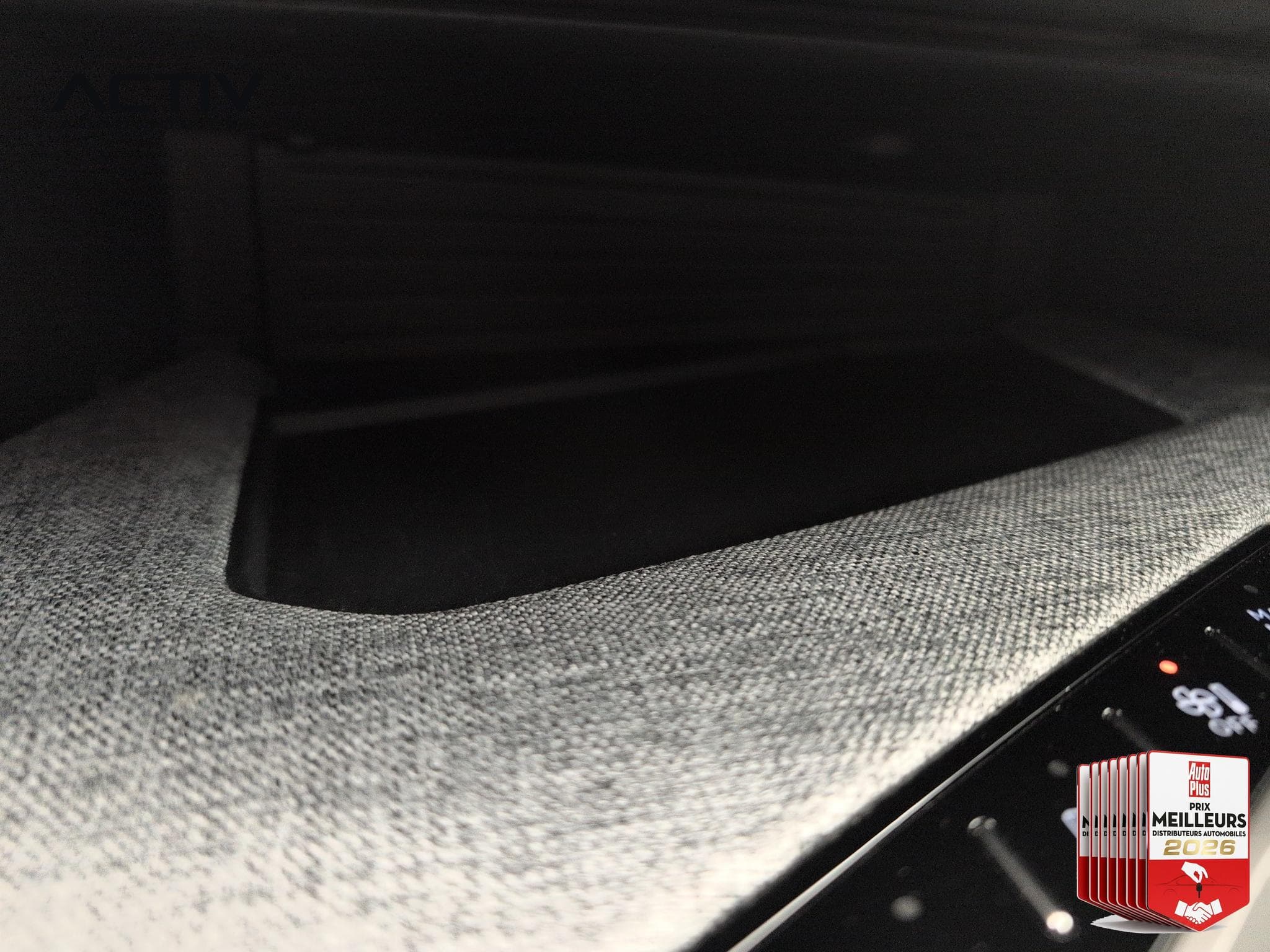 Peugeot 3008 Hybrid 145 e-DCS6 Allure (2025) - Photo 20