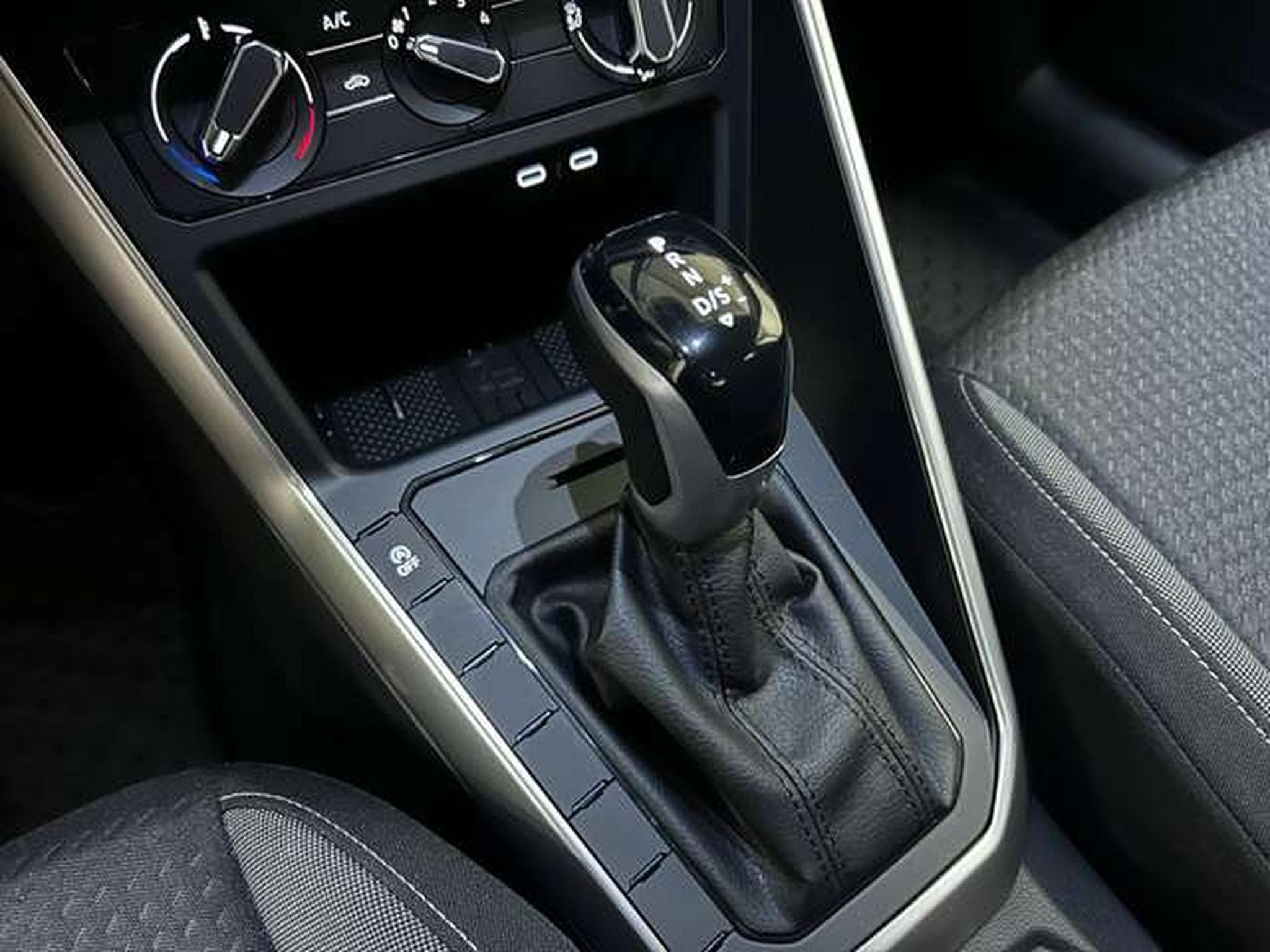 VW Taigo 1.0 TSI ESSENCE LIFE DSG7 (2026) - Photo 9