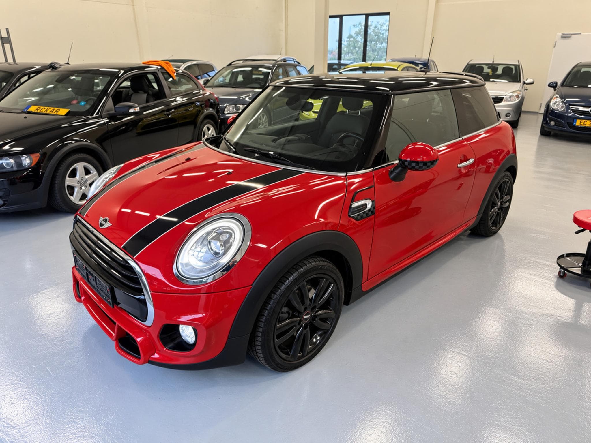 Mini Cooper 1.5d Pack John Cooper Works (2018) - Photo 1