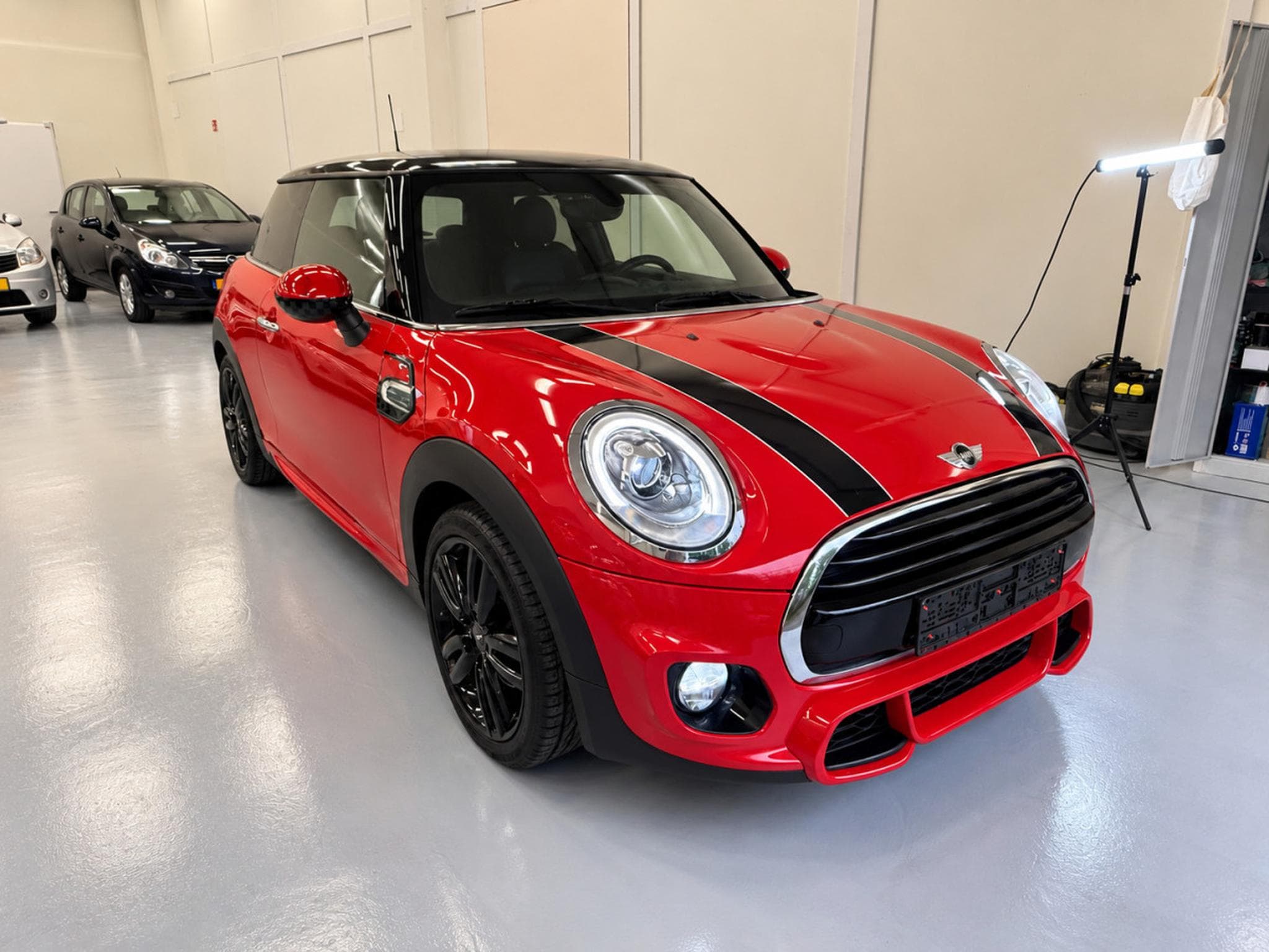 Mini Cooper 1.5d Pack John Cooper Works (2018) - Photo 2