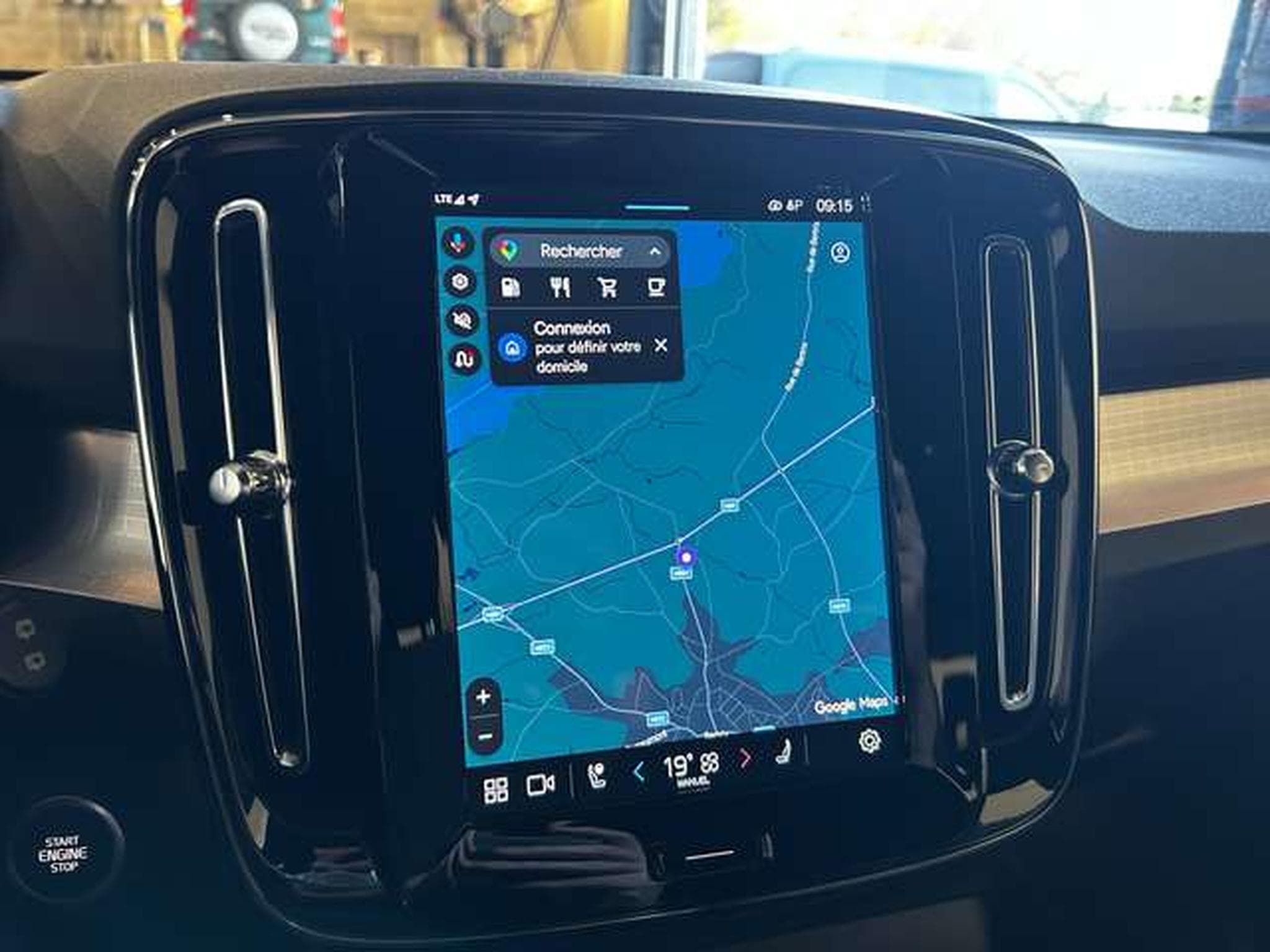Volvo XC40 2.0 ESSENCE B3 (2024) - Photo 11