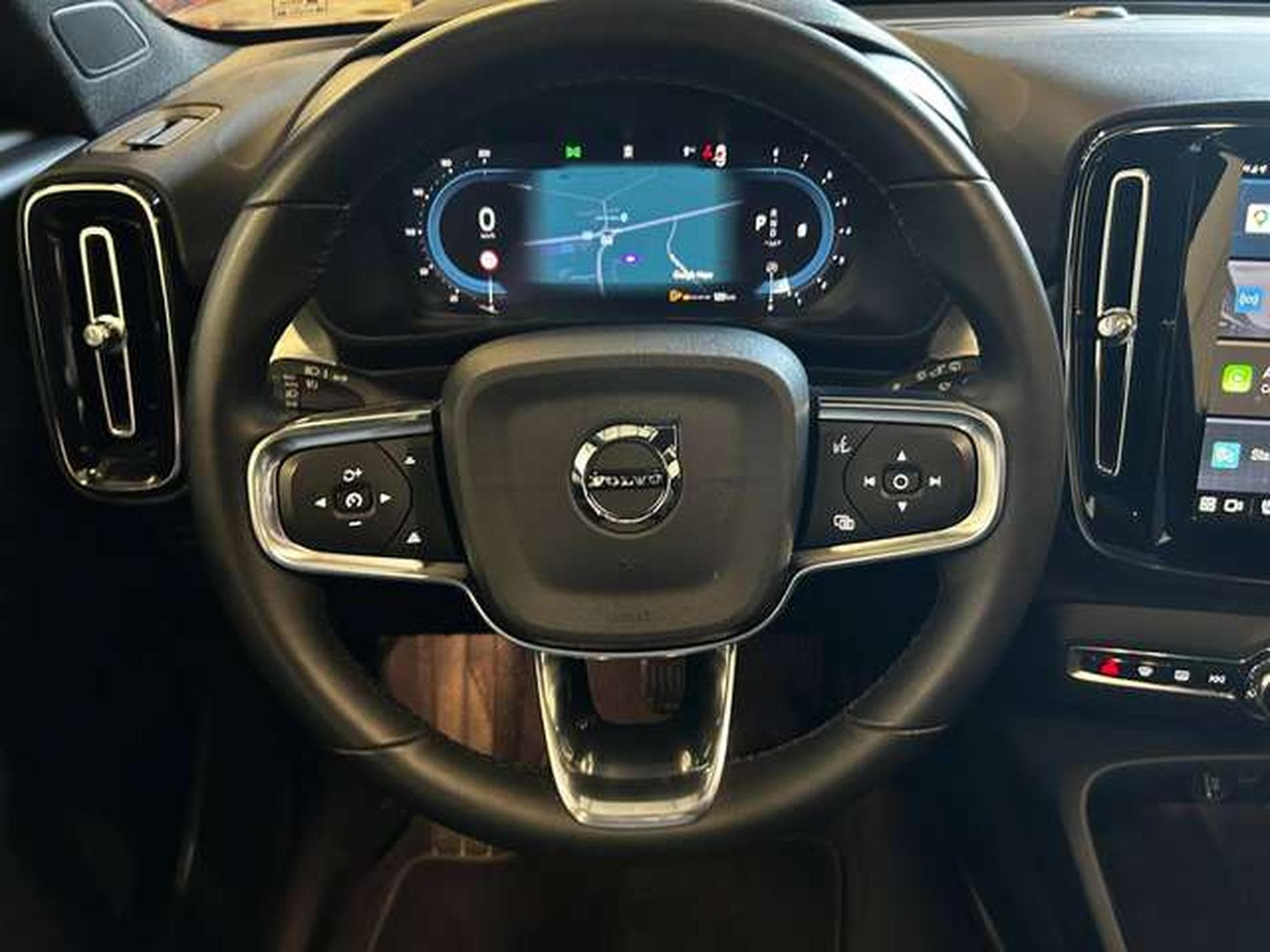 Volvo XC40 2.0 ESSENCE B3 (2024) - Photo 6