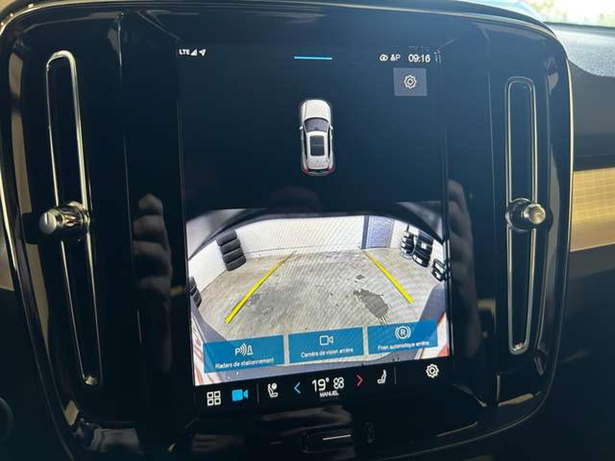 Volvo XC40 2.0 ESSENCE B3 (2024) - Photo 13