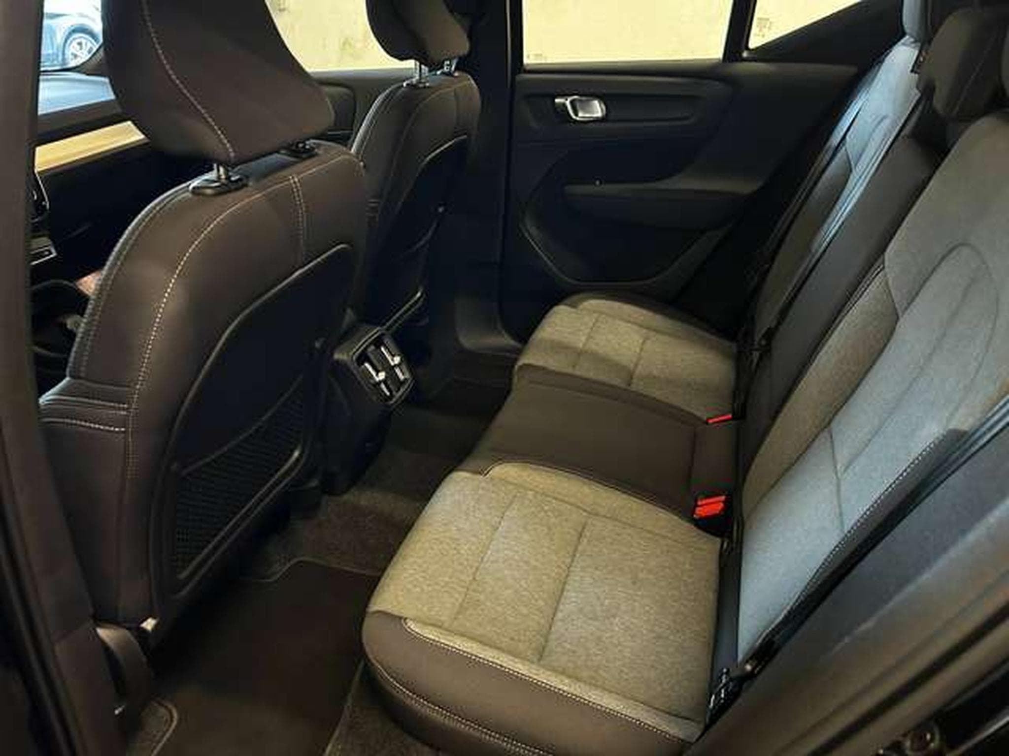 Volvo XC40 2.0 ESSENCE B3 (2024) - Photo 20