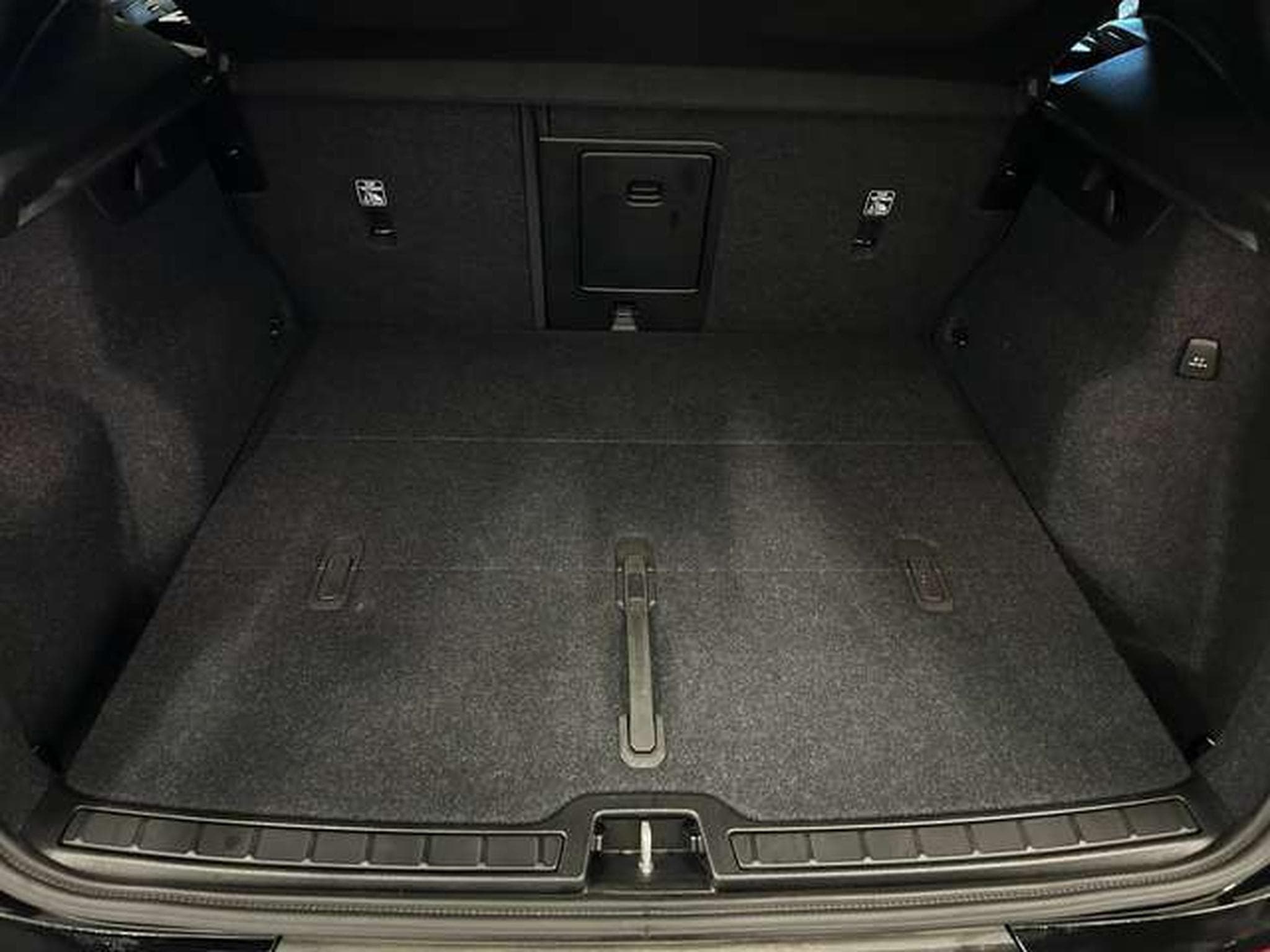 Volvo XC40 2.0 ESSENCE B3 (2024) - Photo 19