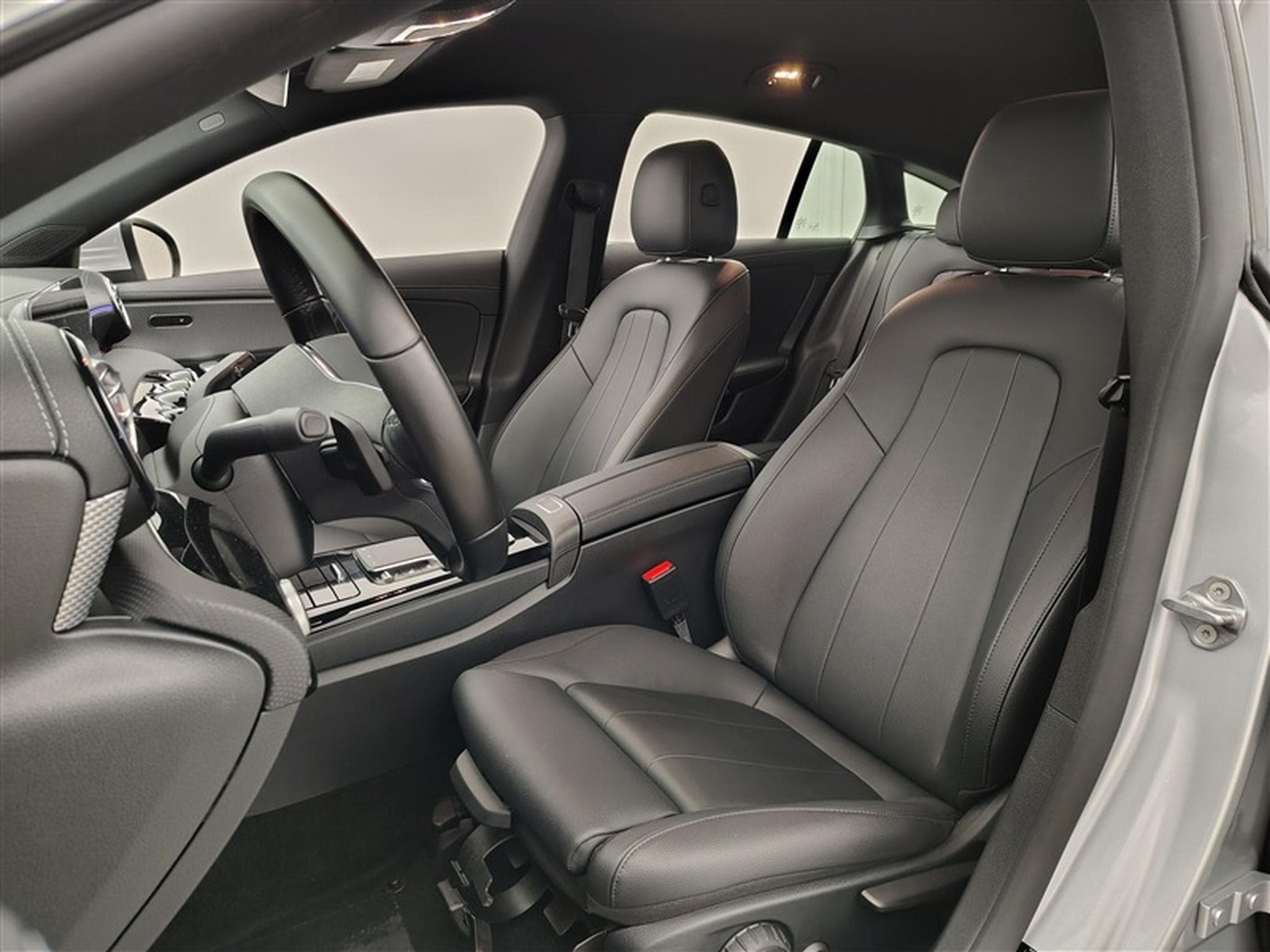 Mercedes CLA 250 250e PHEV Luxury Line CUIR/NAVI/FULL LED/JA18/PDC (2022) - Photo 7