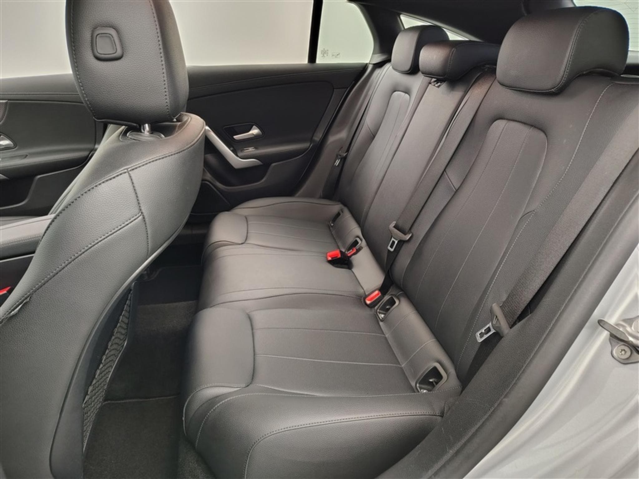 Mercedes CLA 250 250e PHEV Luxury Line CUIR/NAVI/FULL LED/JA18/PDC (2022) - Photo 13