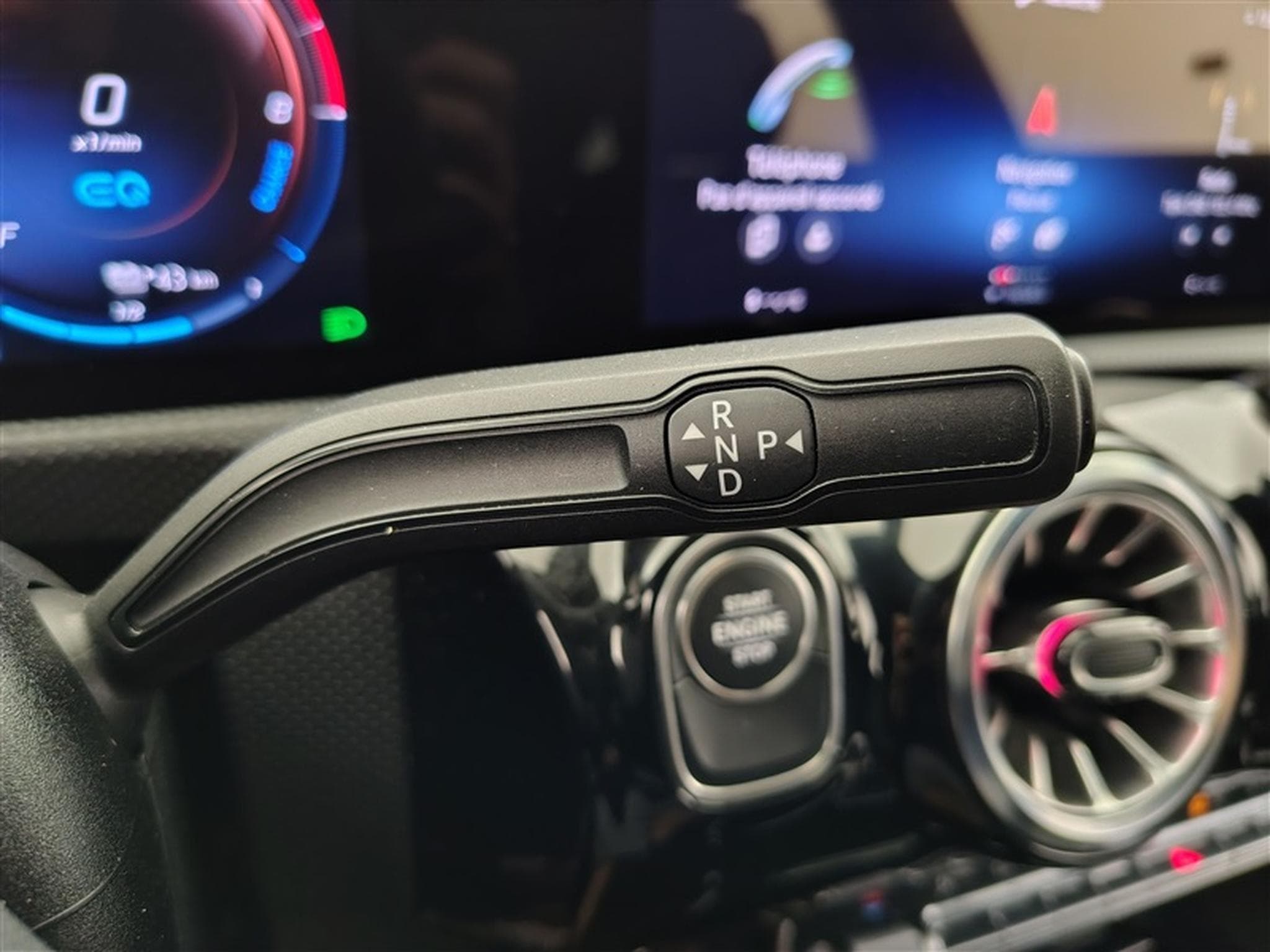 Mercedes CLA 250 250e PHEV Luxury Line CUIR/NAVI/FULL LED/JA18/PDC (2022) - Photo 12