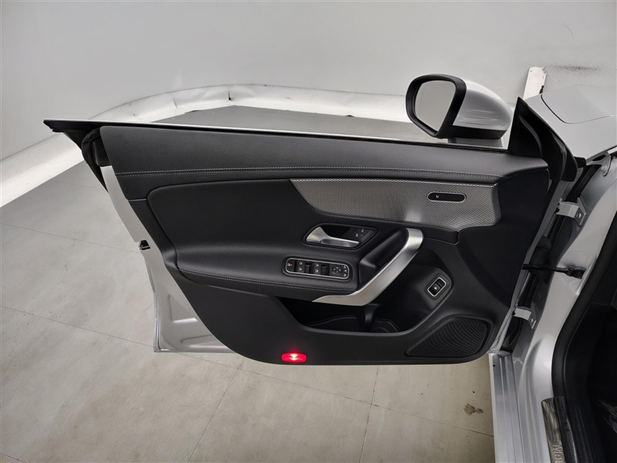 Mercedes CLA 250 250e PHEV Luxury Line CUIR/NAVI/FULL LED/JA18/PDC (2022) - Photo 17