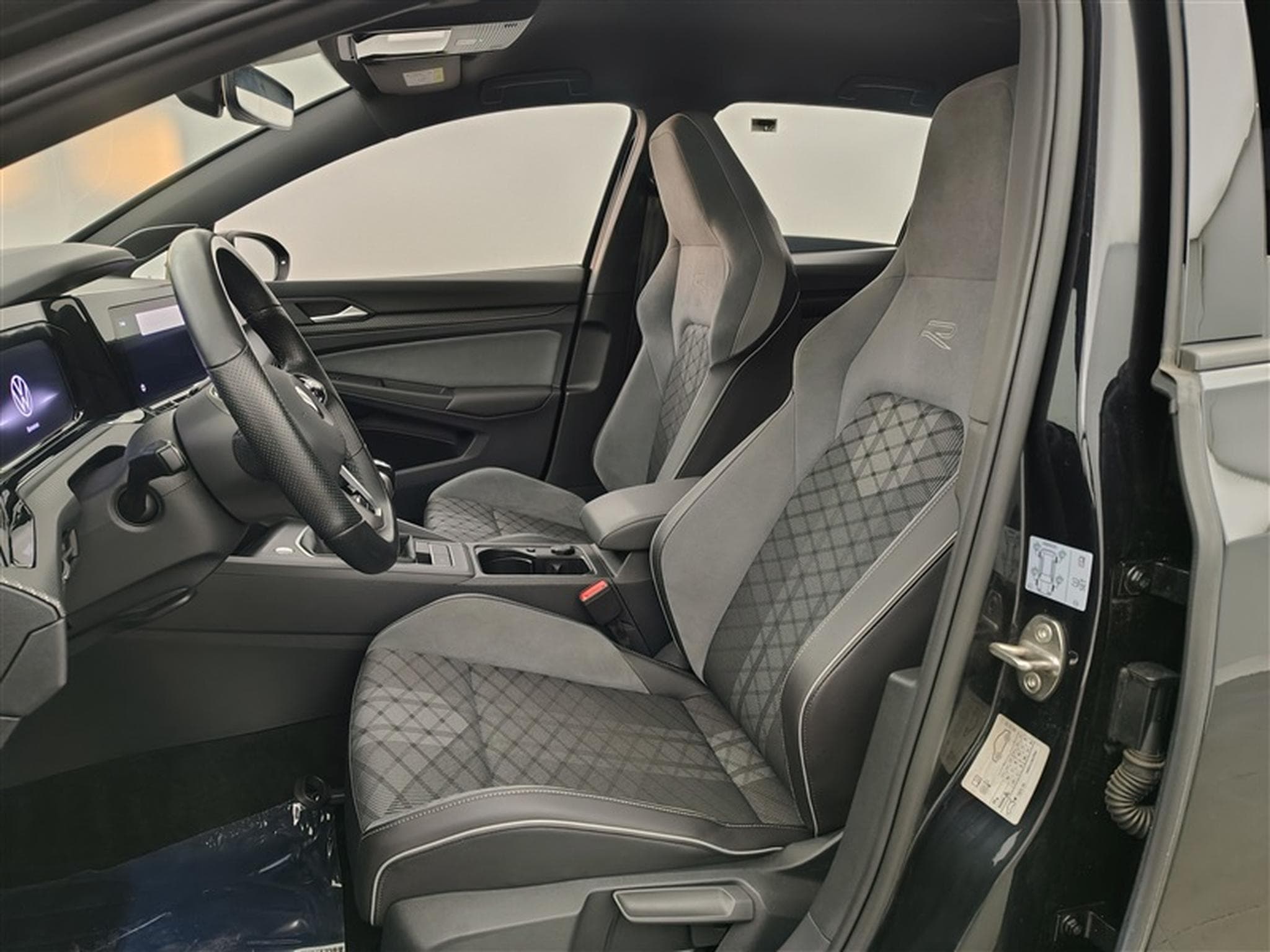 VW Golf 1.5 TSI R-LINE/S-CUIR/CARPLAY/FULL LED/JA18/PDC (2022) - Foto 7