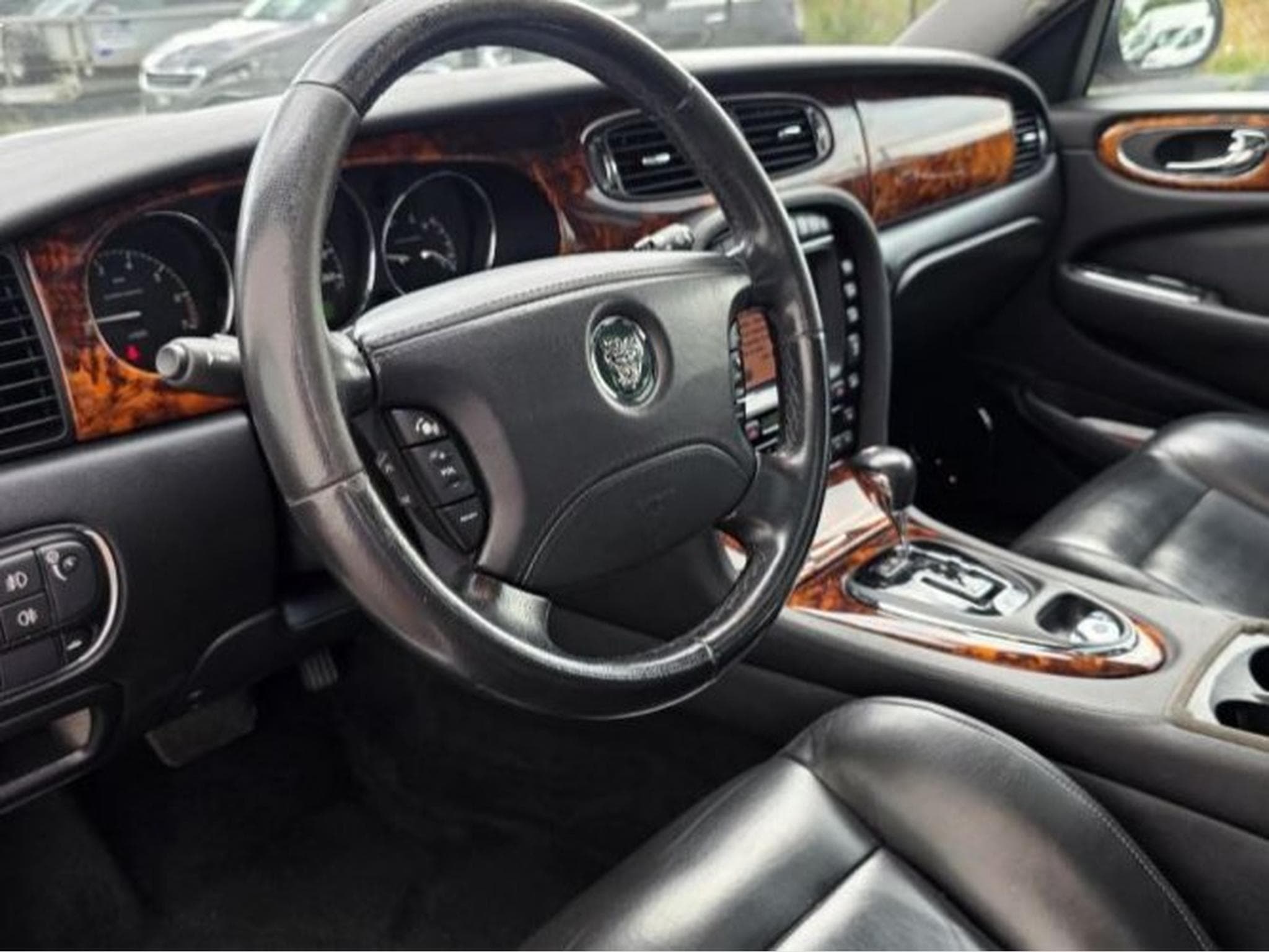 Jaguar XJR v8 supercharged (2005) - Photo 2