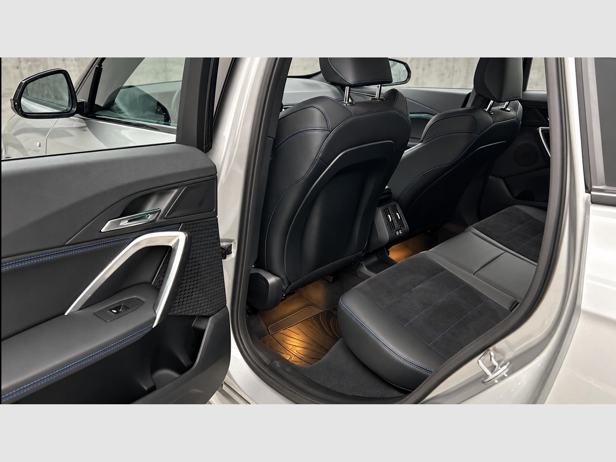 BMW X1 sDrive 18i M Sport (2025) - Photo 18