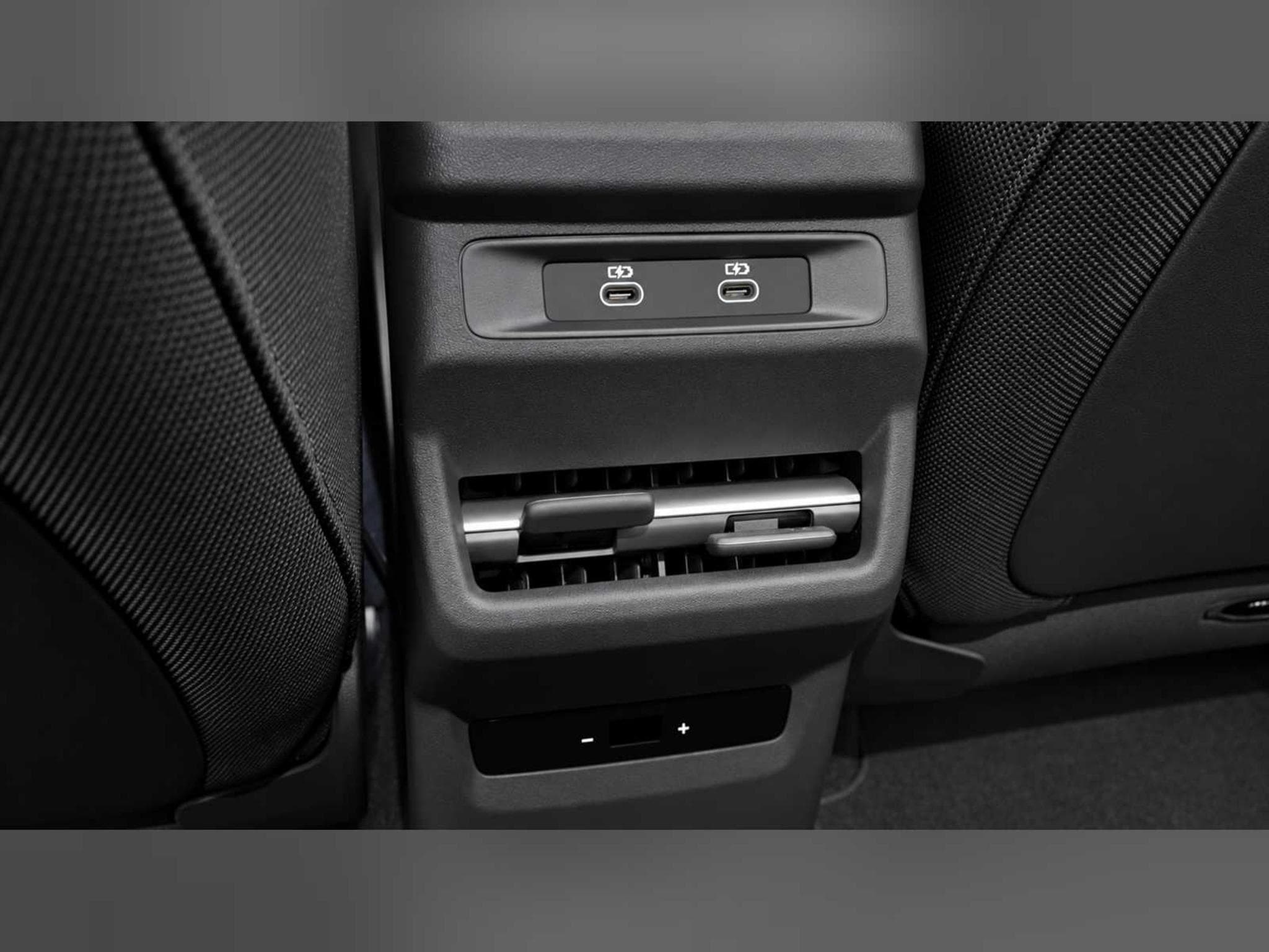 Audi Q3 S LINE S TRONIC - LED/ Shadow line (2026) - Foto 19