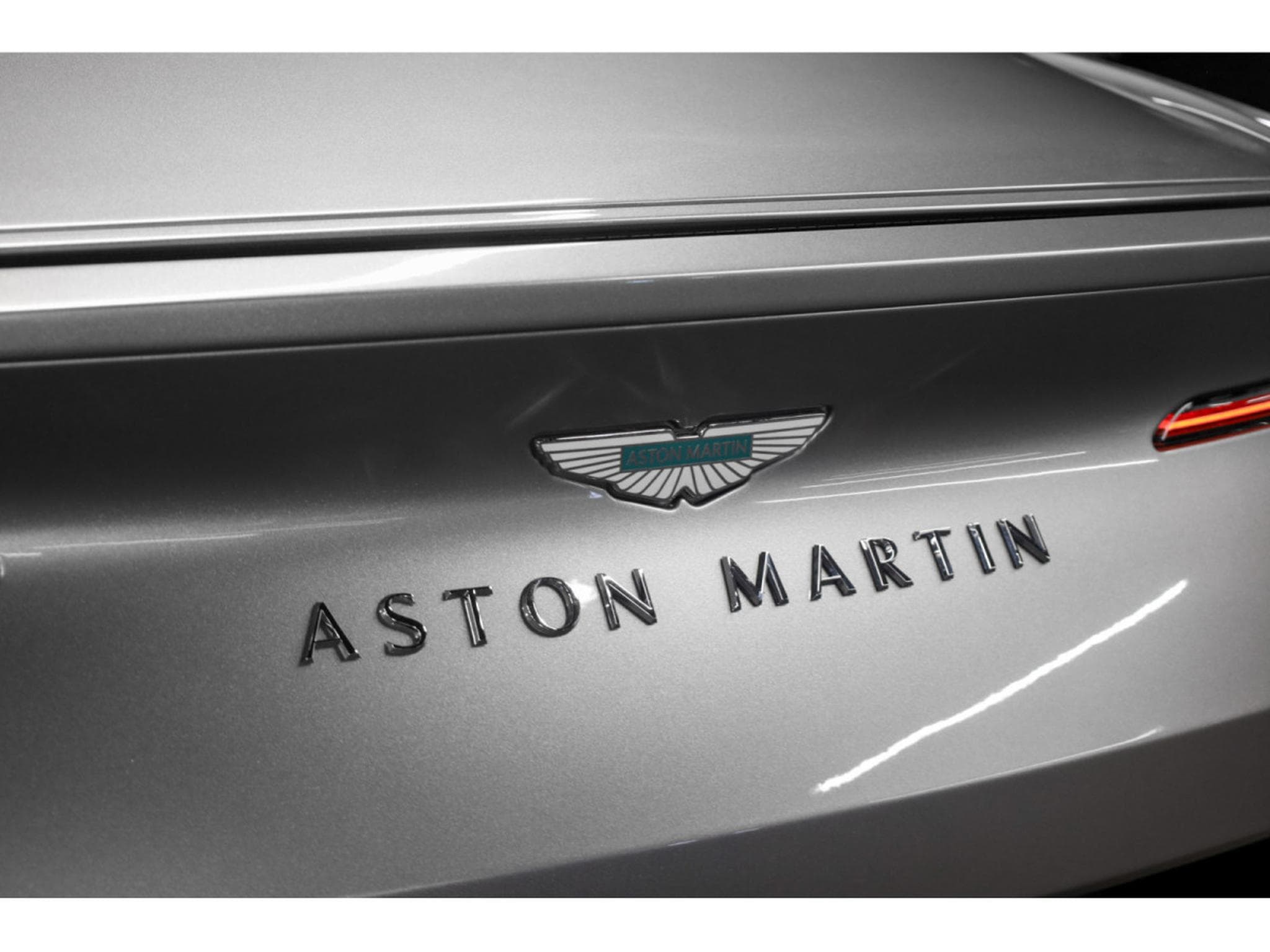 Aston-Martin DB12 V8 Twin Turbo - ALUMINITE SILVER (2024) - Foto 20