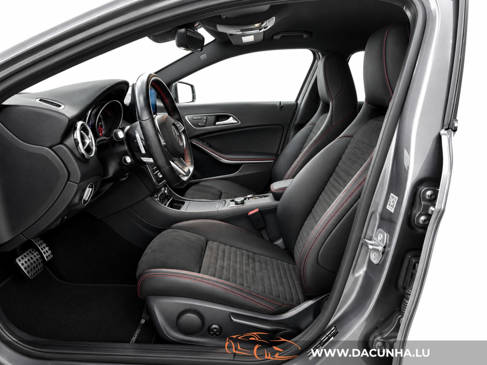 Mercedes GLA 200 AMG LINE, CUIR, NAVI, LED, CAMERA, ATT. REMORQUE, ALU 18'', (2018) - Foto 2