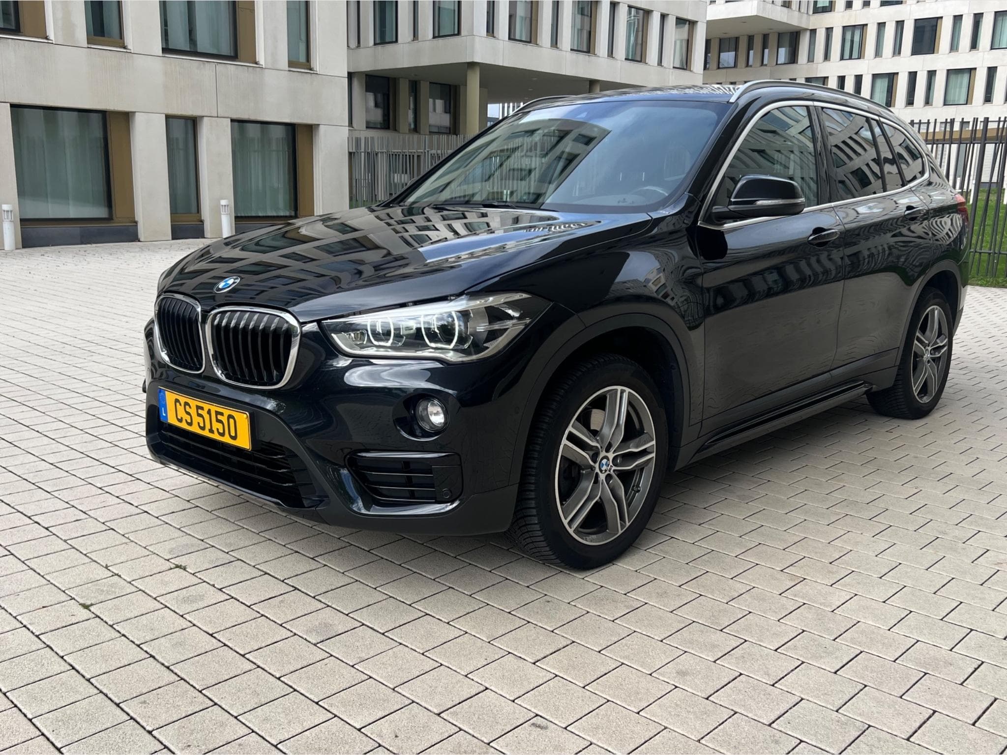 BMW iX1 X1 XDRIVE 20I M pack | HUD | AHK | 18” (2017) - Foto 1