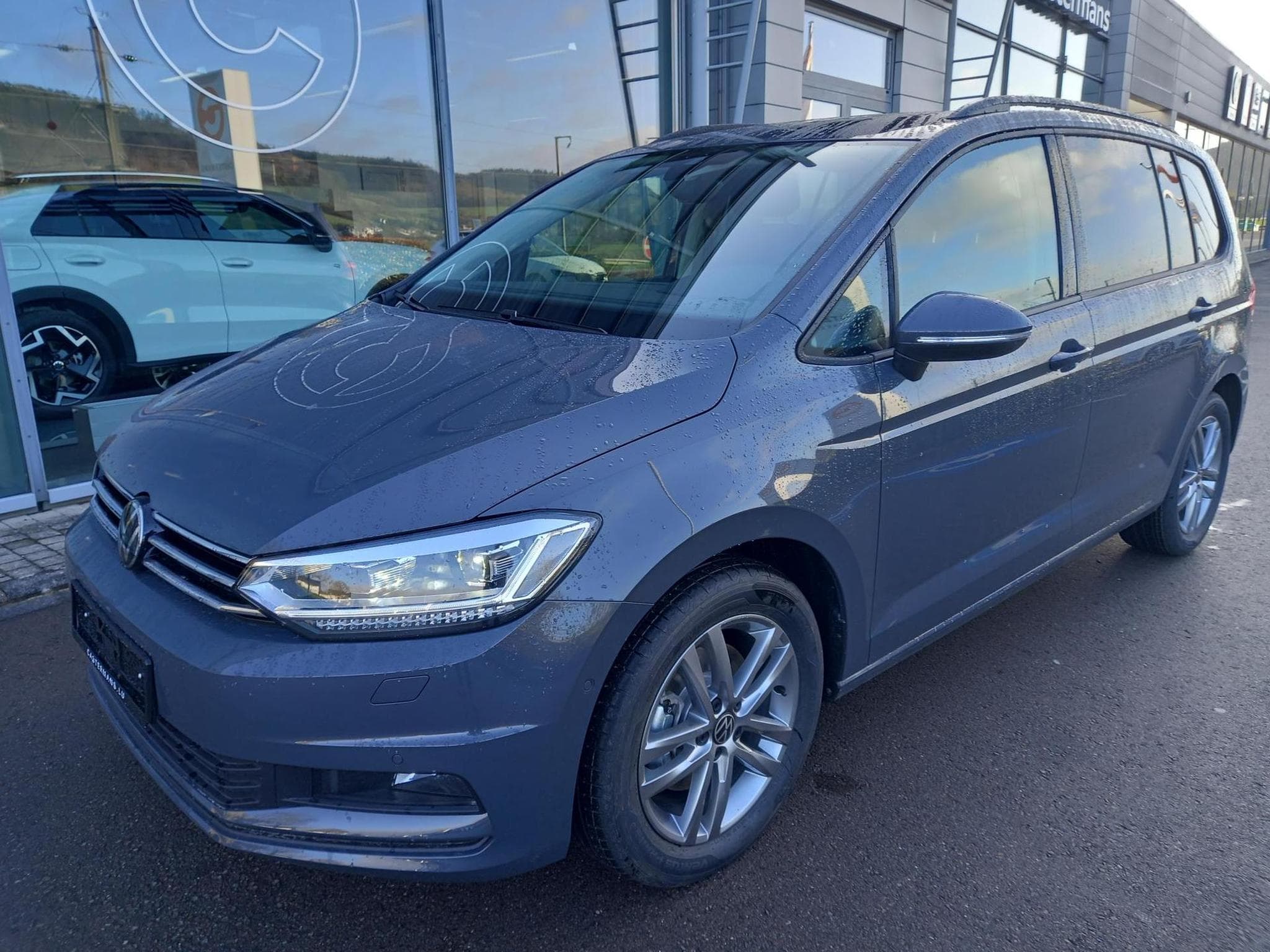 VW Touran Comfortline 1.5 TSI (2026) - Photo 1