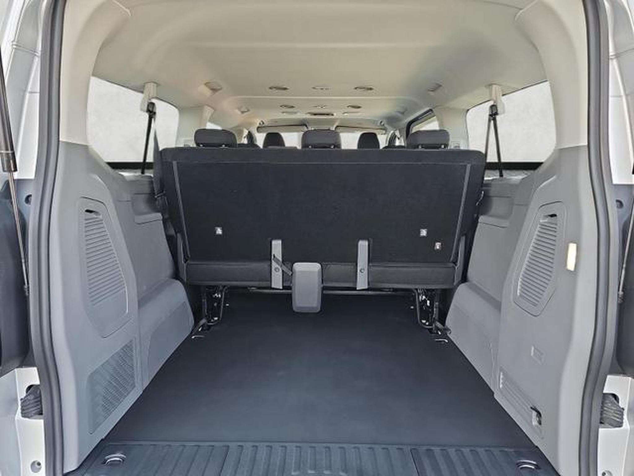 VW T7 2.0 TDI 81 kW LR (2025) - Photo 14