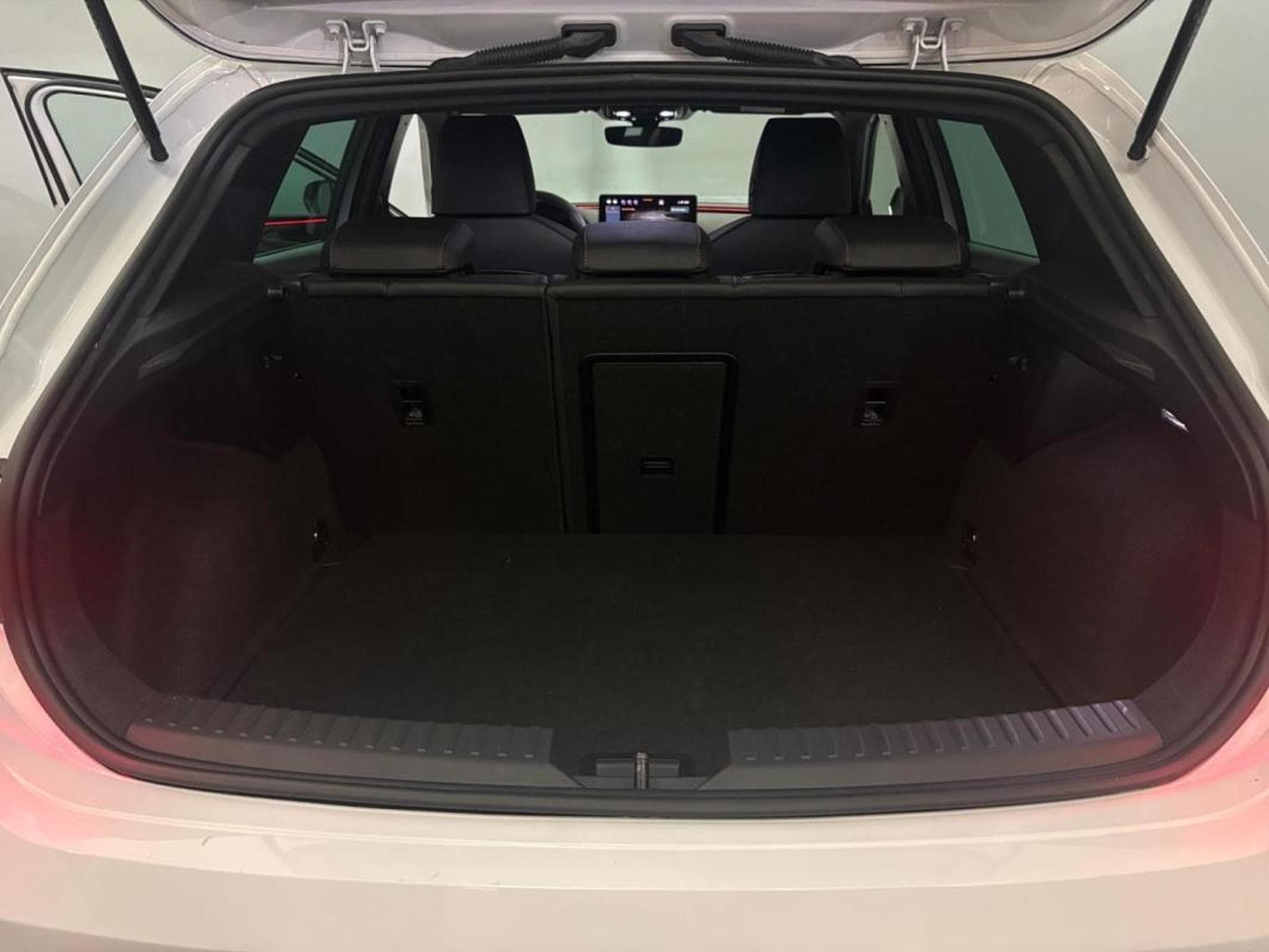 Cupra Leon ST -34% 1.5 eTSI Hybrid 150ch DSG (2025) - Photo 17