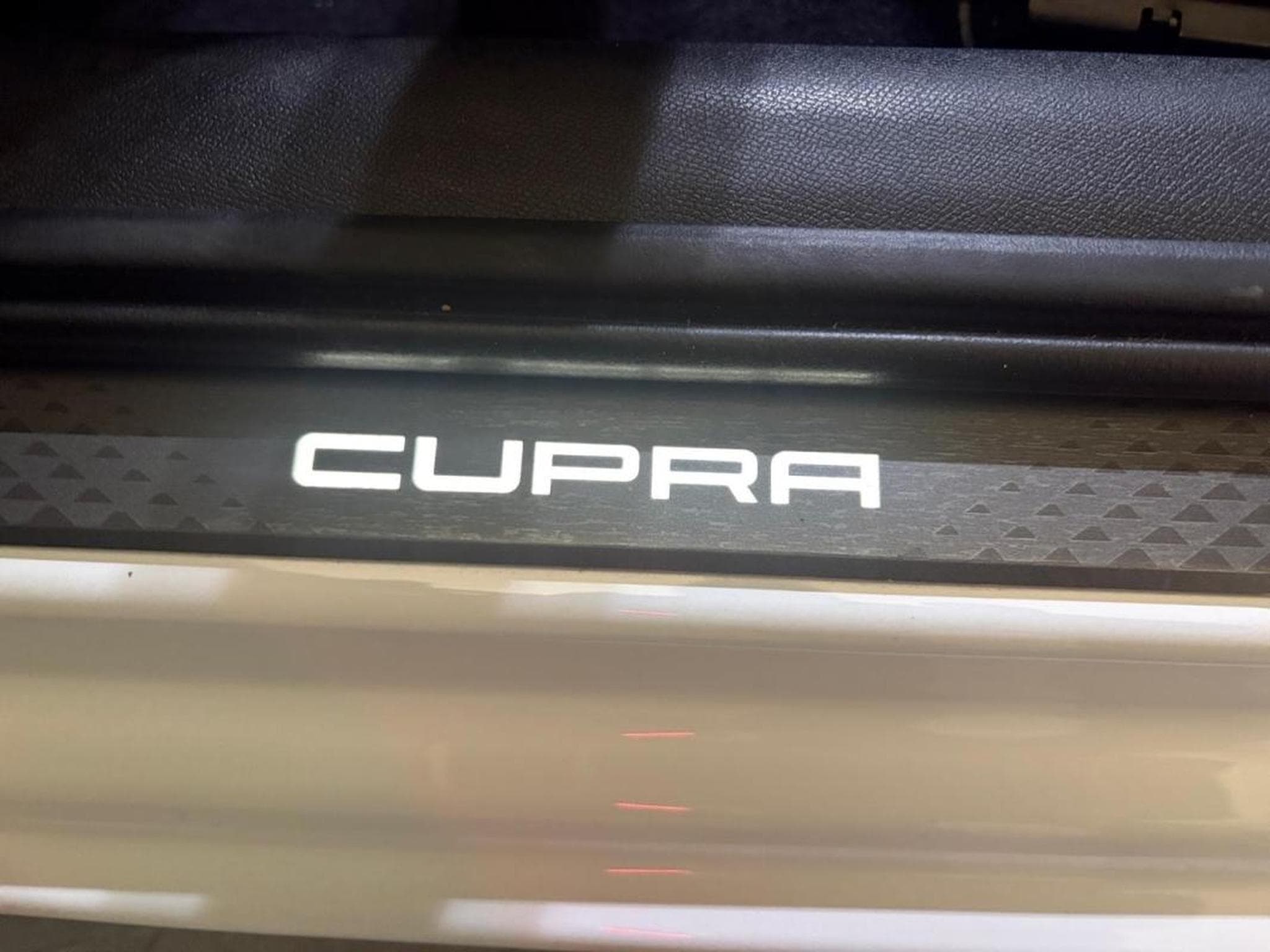 Cupra Leon ST -34% 1.5 eTSI Hybrid 150ch DSG (2025) - Photo 20