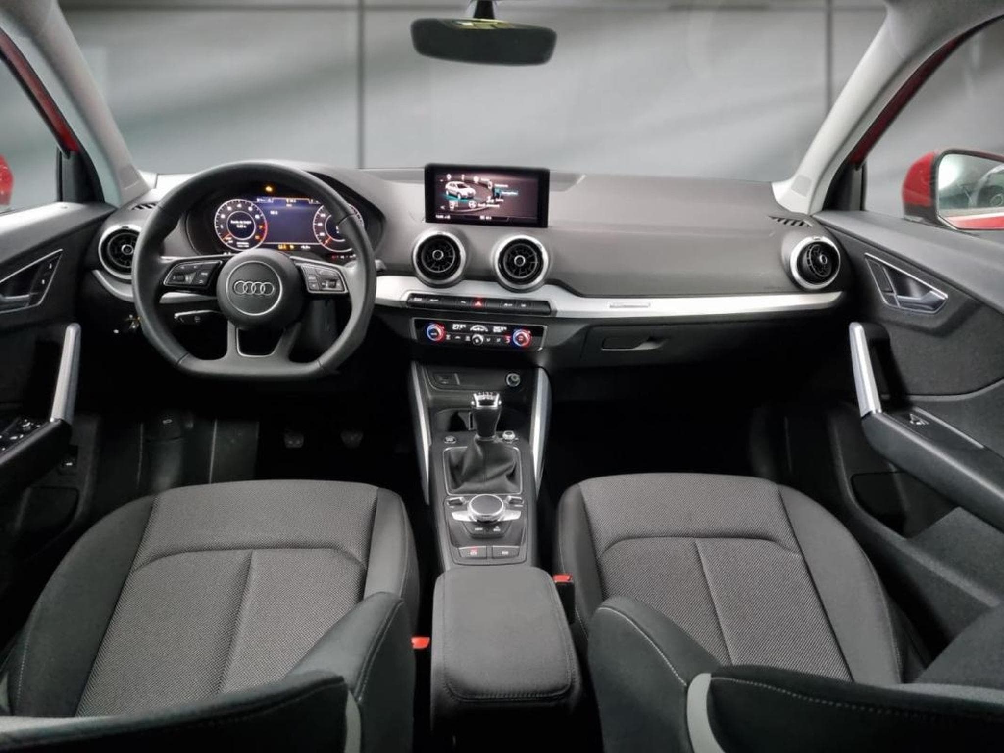 Audi Q2 30 TFSI 116ch S-Line (2024) - Photo 9