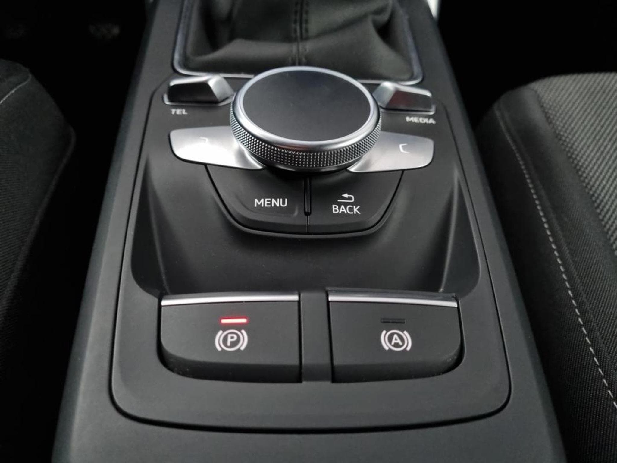 Audi Q2 30 TFSI 116ch S-Line (2024) - Photo 13