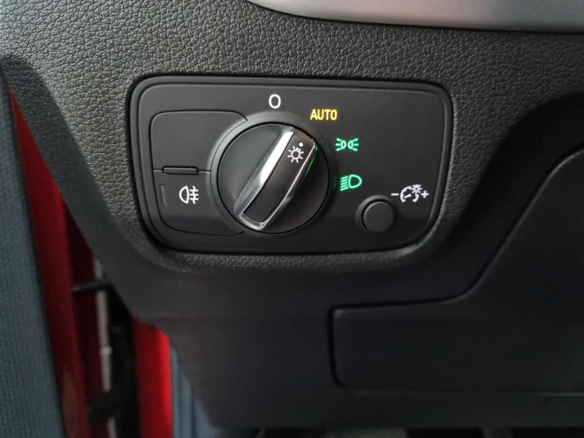 Audi Q2 30 TFSI 116ch S-Line (2024) - Photo 16
