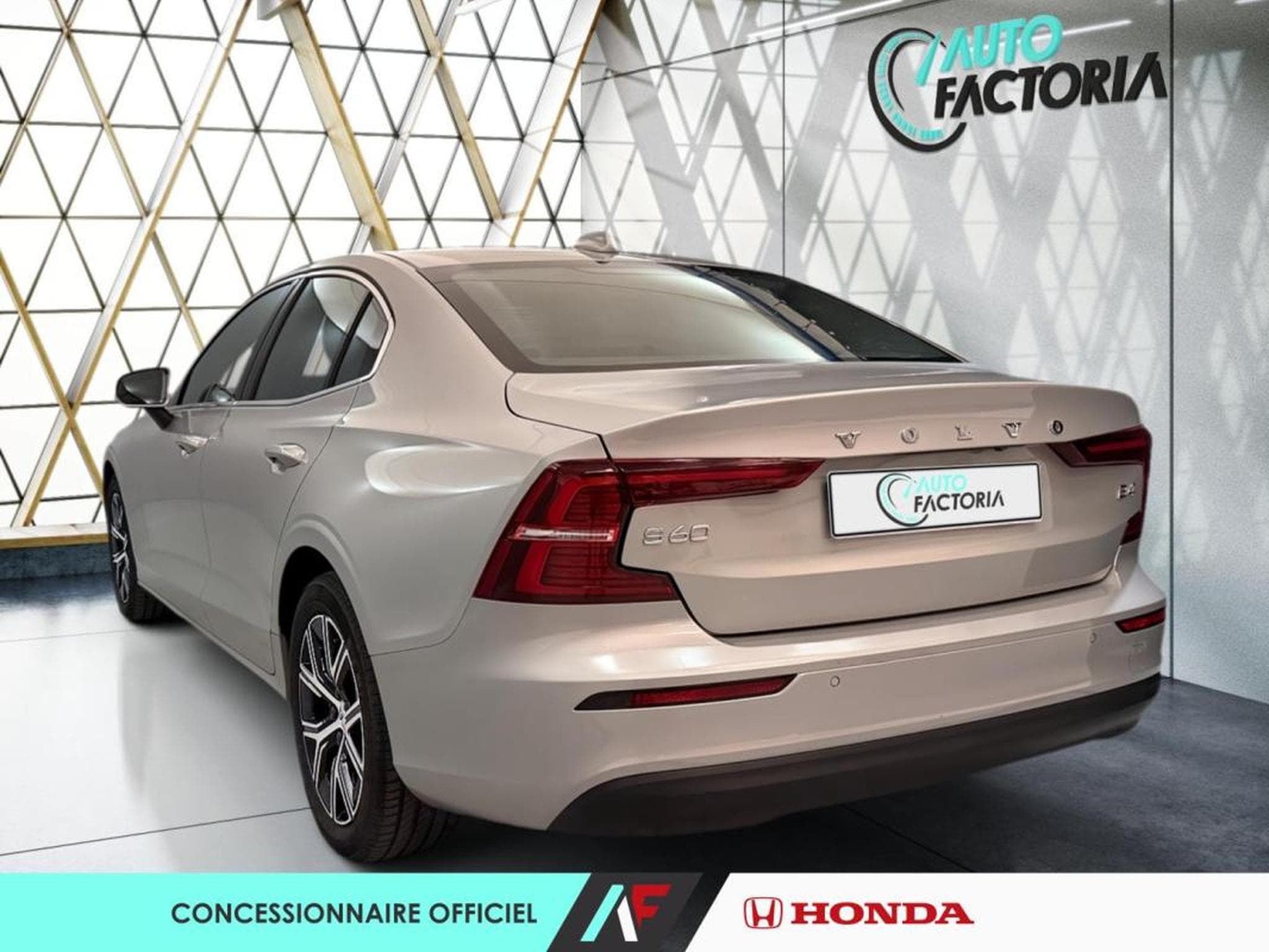 Volvo S60 -49% 2.0 MHEV 197ch Core (2024) - Photo 3