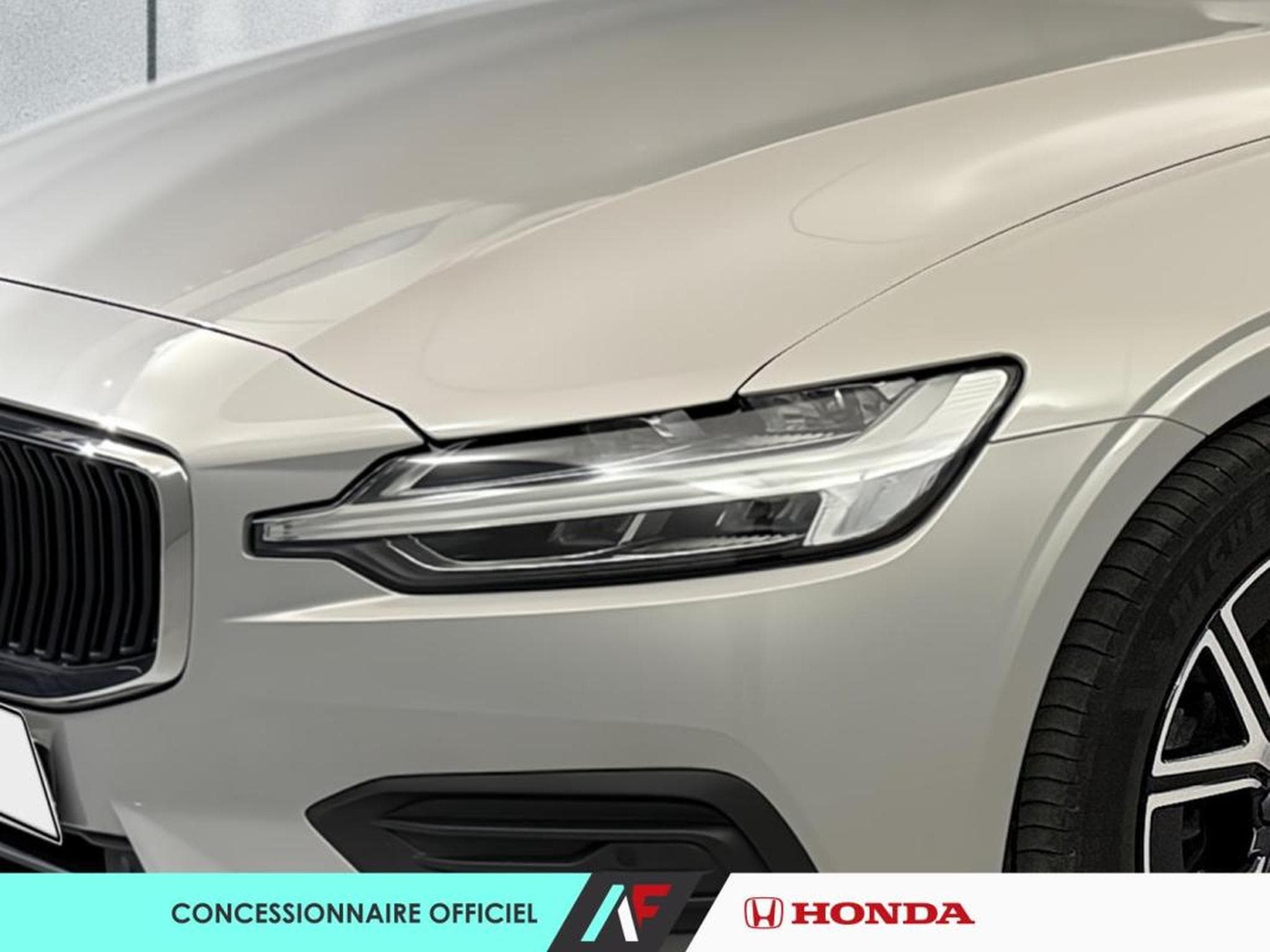 Volvo S60 -49% 2.0 MHEV 197ch Core (2024) - Photo 2