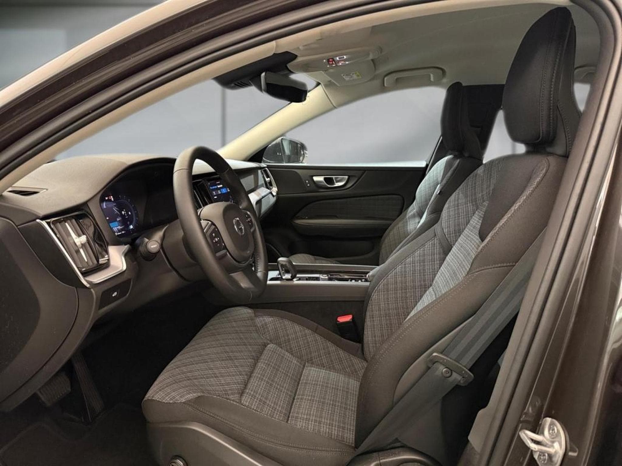 Volvo S60 -49% 2.0 MHEV 197ch Core (2024) - Photo 8