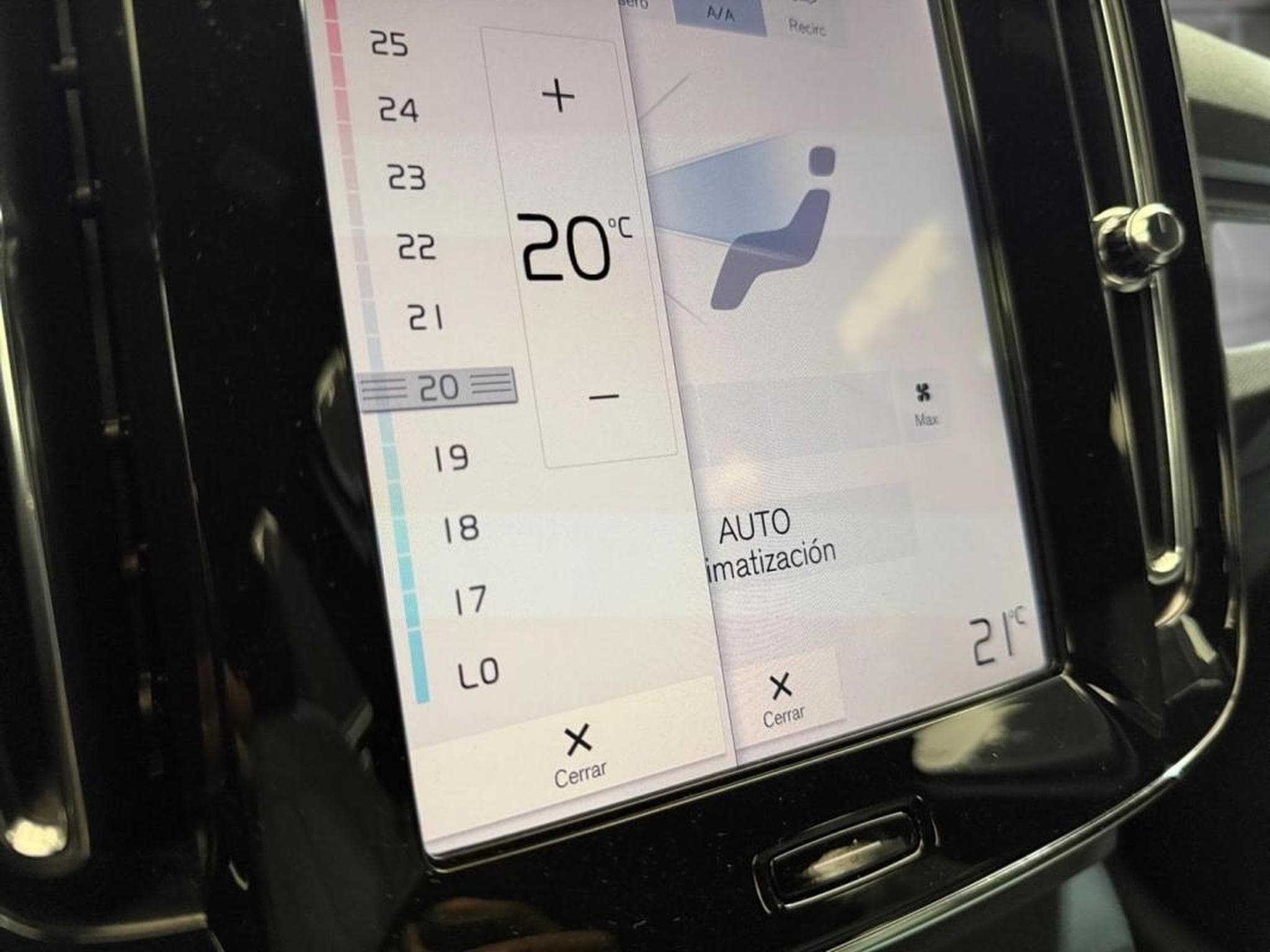 Volvo XC40 -44% 1.5 129ch Core (2024) - Photo 13