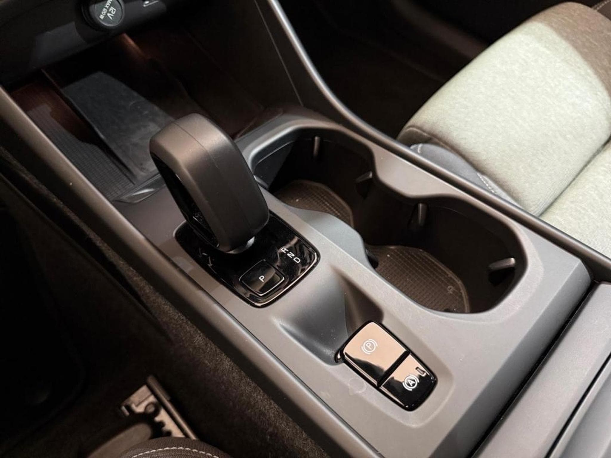 Volvo XC40 -44% 1.5 129ch Core (2024) - Photo 14