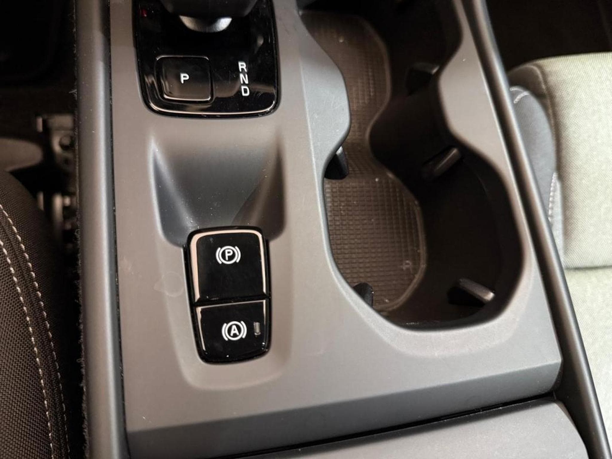 Volvo XC40 -44% 1.5 129ch Core (2024) - Photo 17