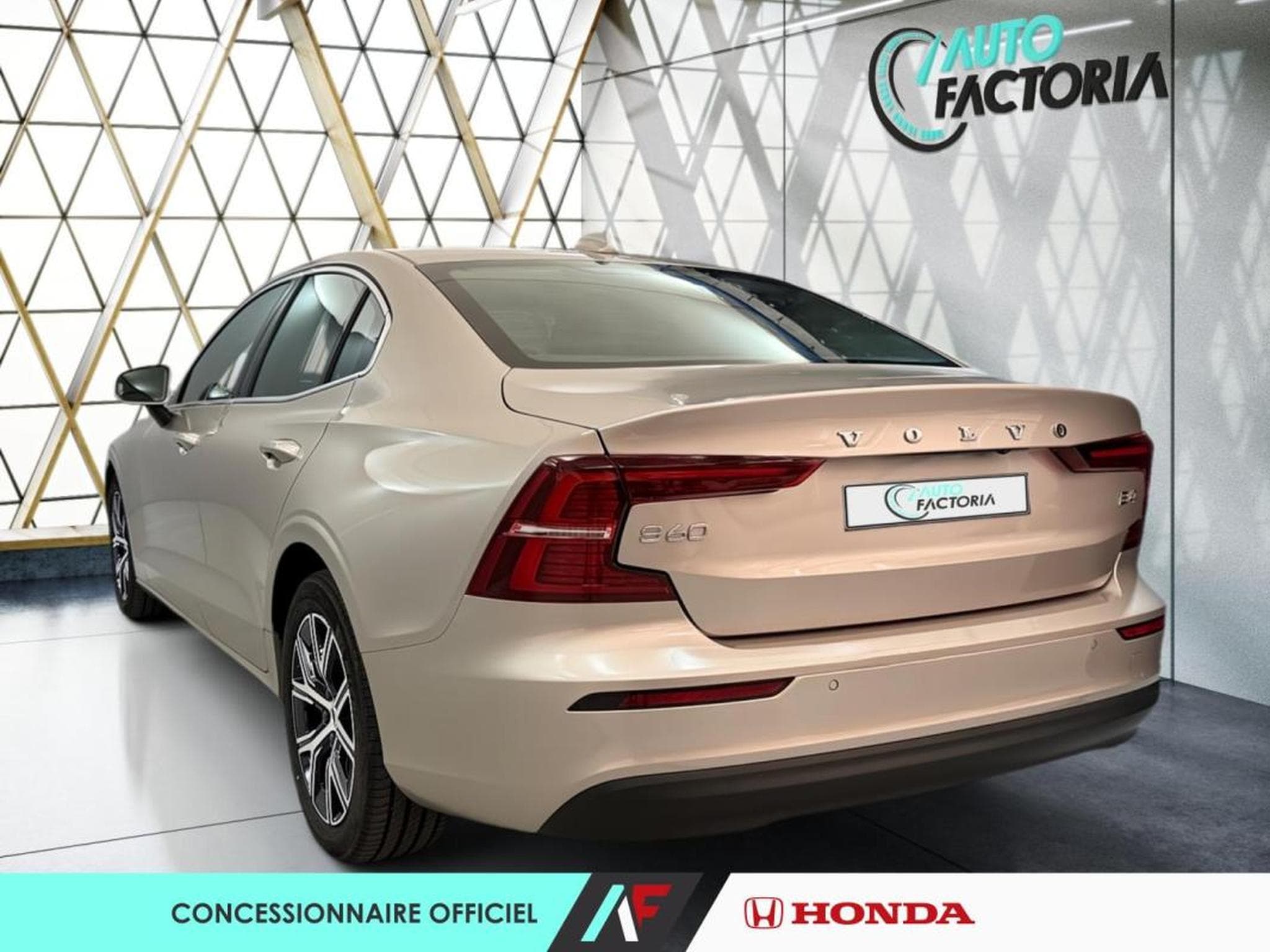 Volvo S60 -49% 2.0 MHEV 197ch Core (2024) - Photo 3