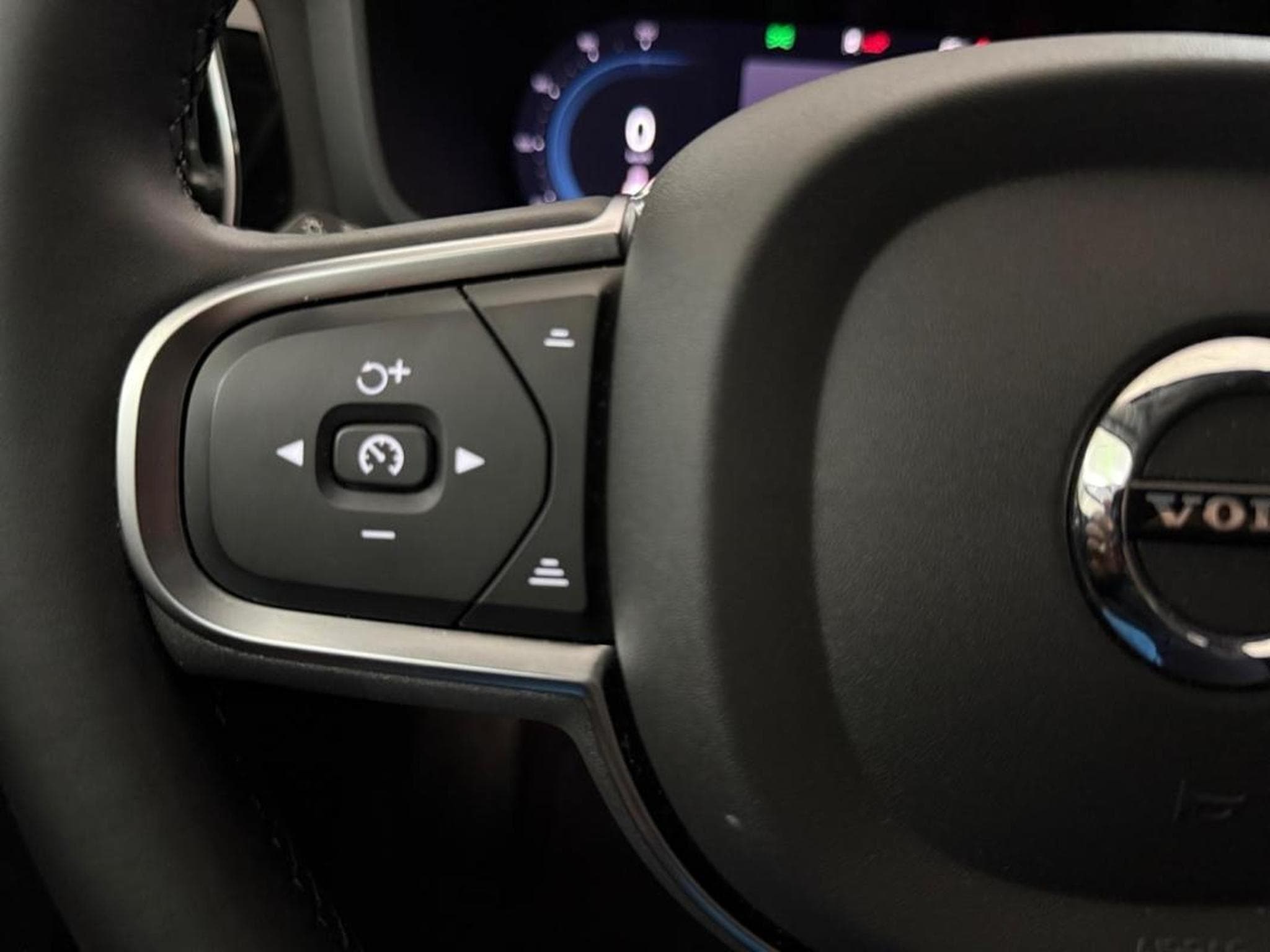 Volvo S60 -49% 2.0 MHEV 197ch Core (2024) - Photo 11