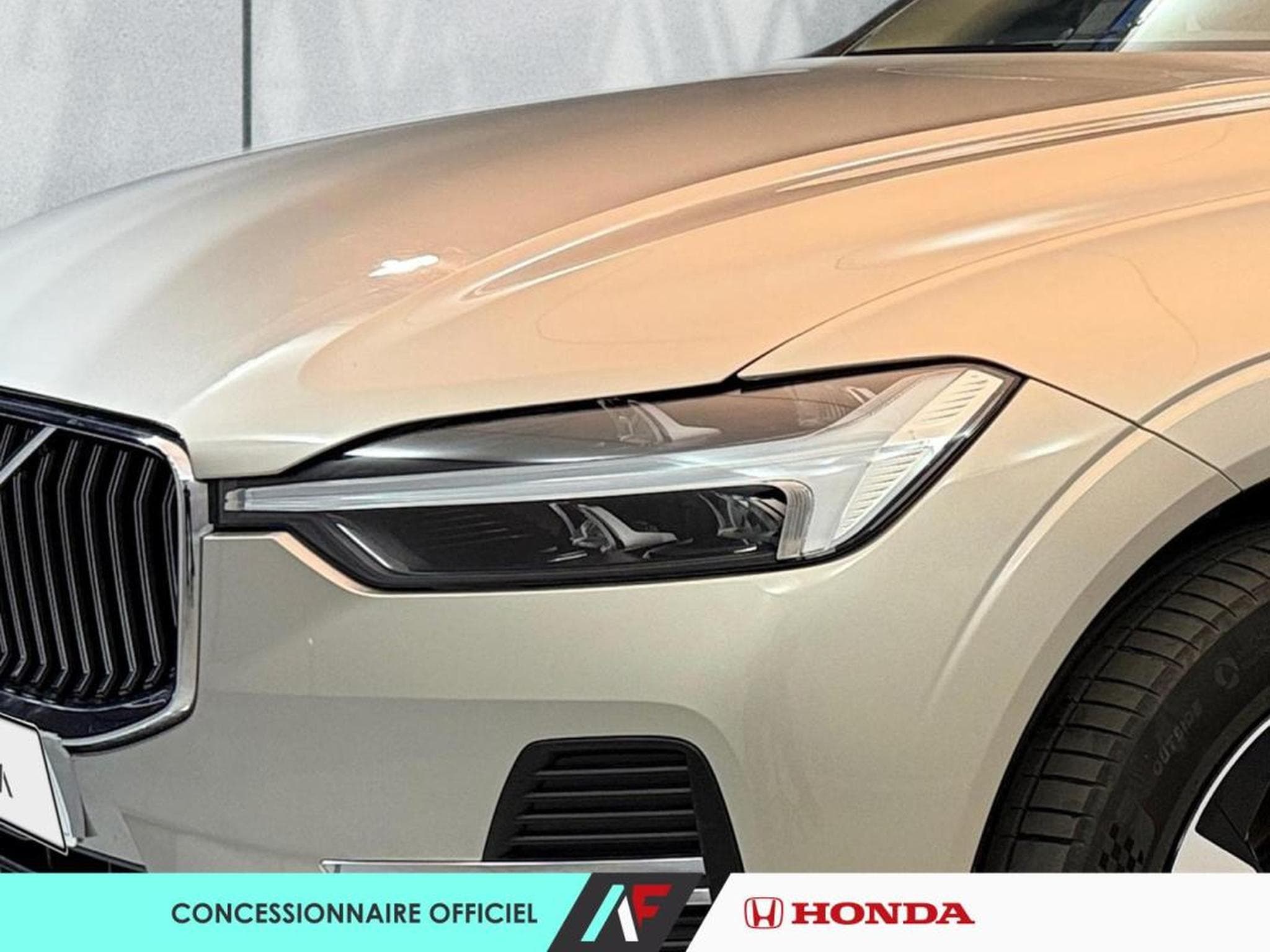 Volvo XC60 -53% T6 Hybride Rechargeable 253 + 145ch Core Bright 8 AWD (2024) - Photo 2
