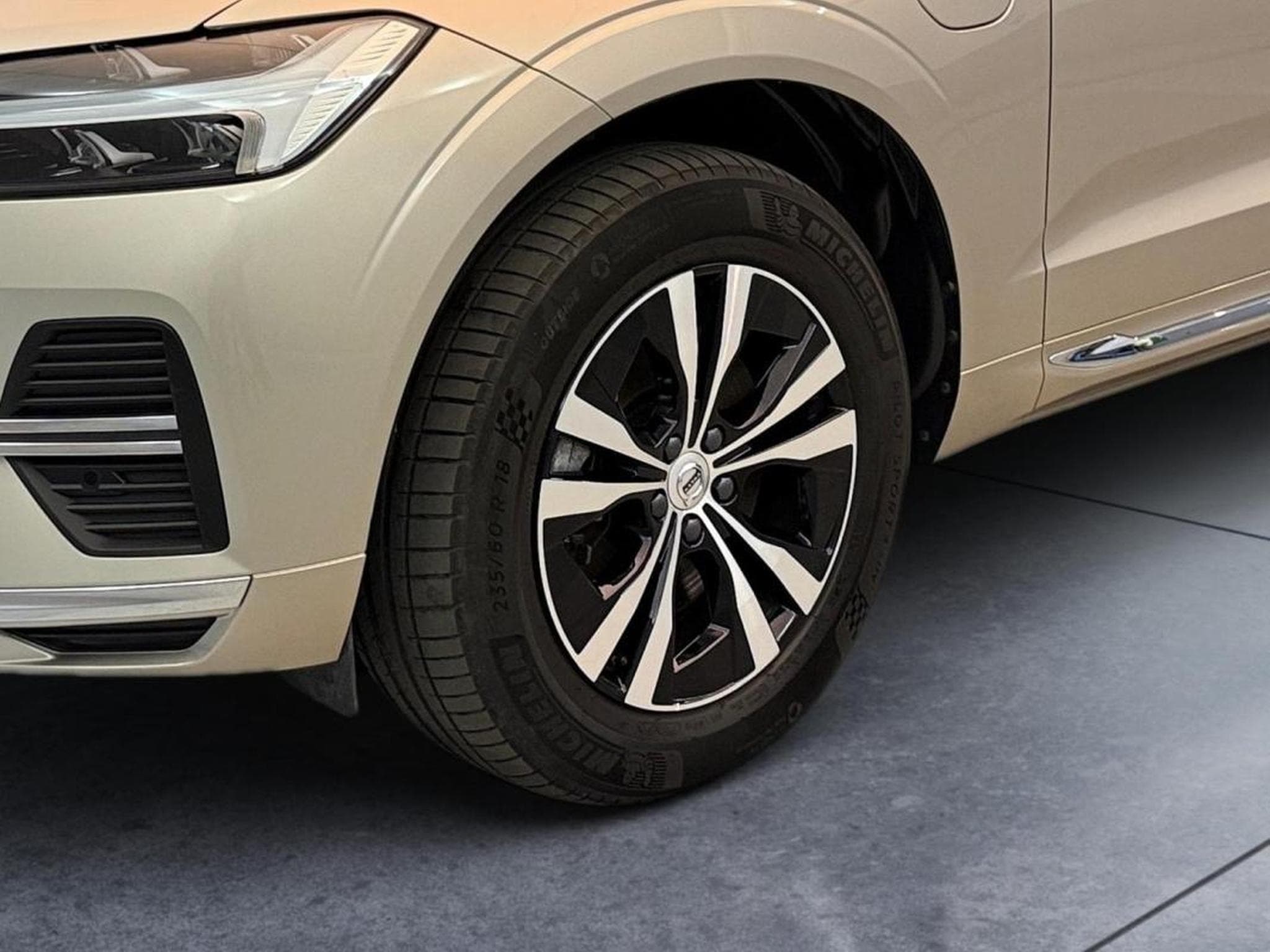 Volvo XC60 -53% T6 Hybride Rechargeable 253 + 145ch Core Bright 8 AWD (2024) - Photo 6