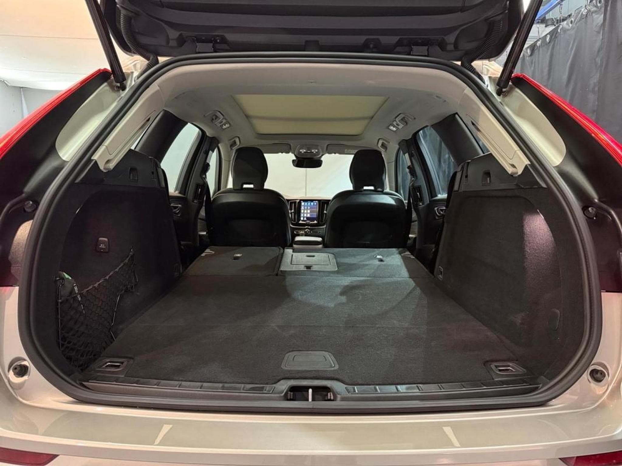 Volvo XC60 -53% T6 Hybride Rechargeable 253 + 145ch Core Bright 8 AWD (2024) - Photo 18