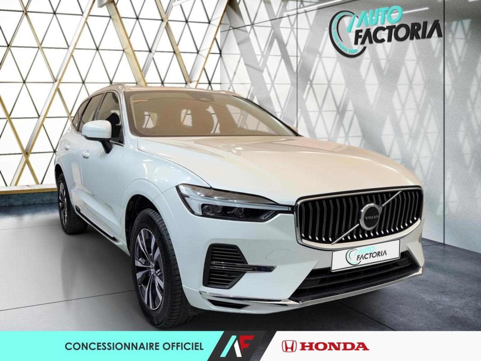Volvo XC60 -55% T6 Hybride Rechargeable 253 + 145ch Core Bright 8 AWD (2024) - Photo 5