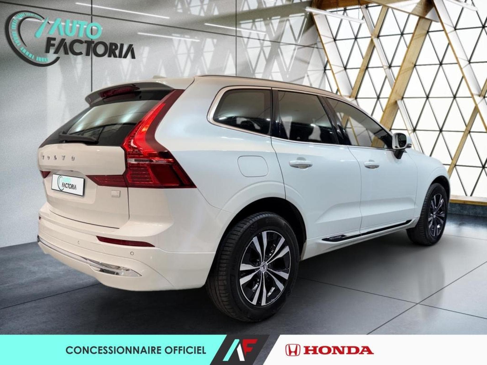Volvo XC60 -55% T6 Hybride Rechargeable 253 + 145ch Core Bright 8 AWD (2024) - Photo 4