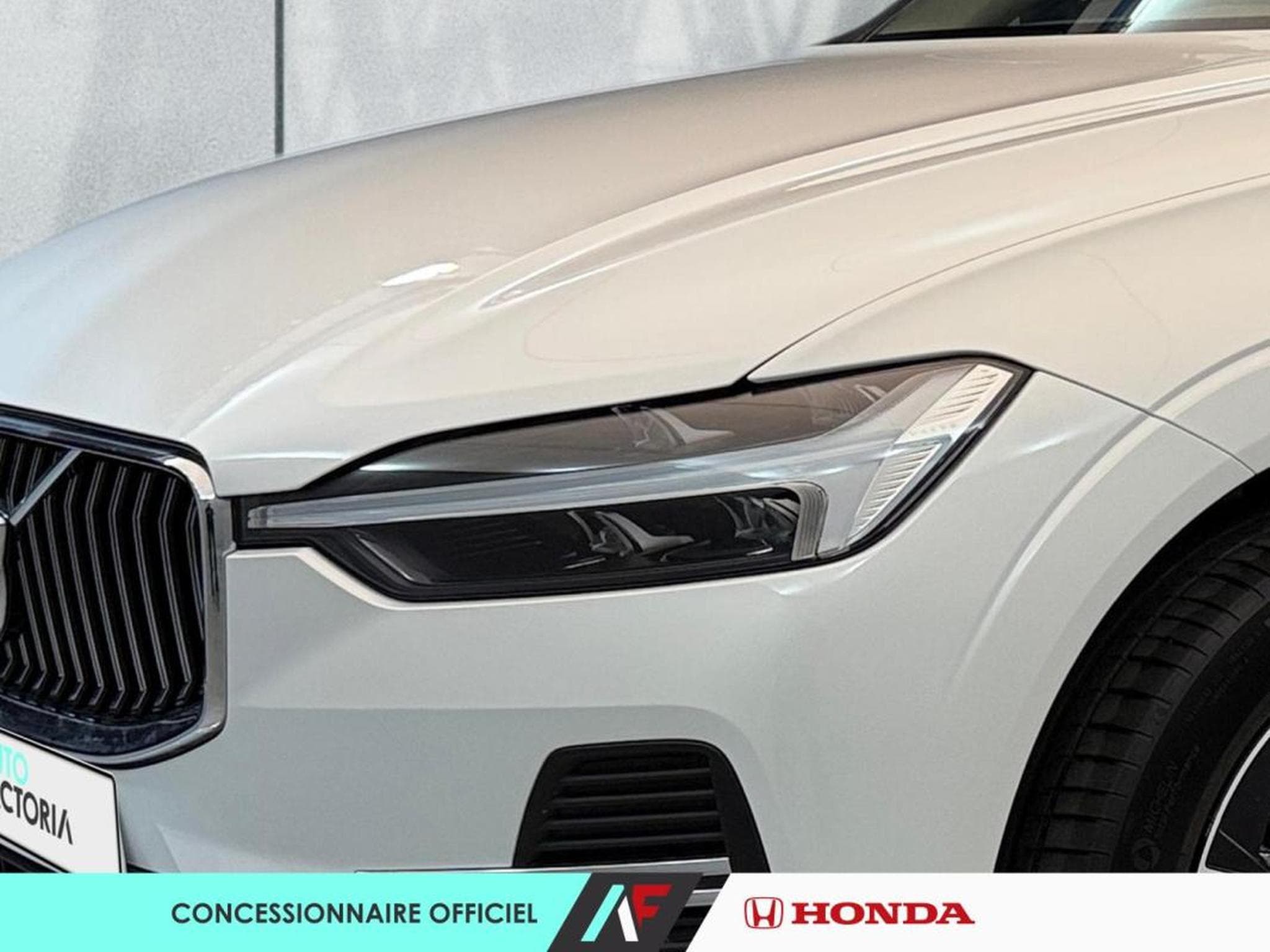 Volvo XC60 -55% T6 Hybride Rechargeable 253 + 145ch Core Bright 8 AWD (2024) - Photo 2
