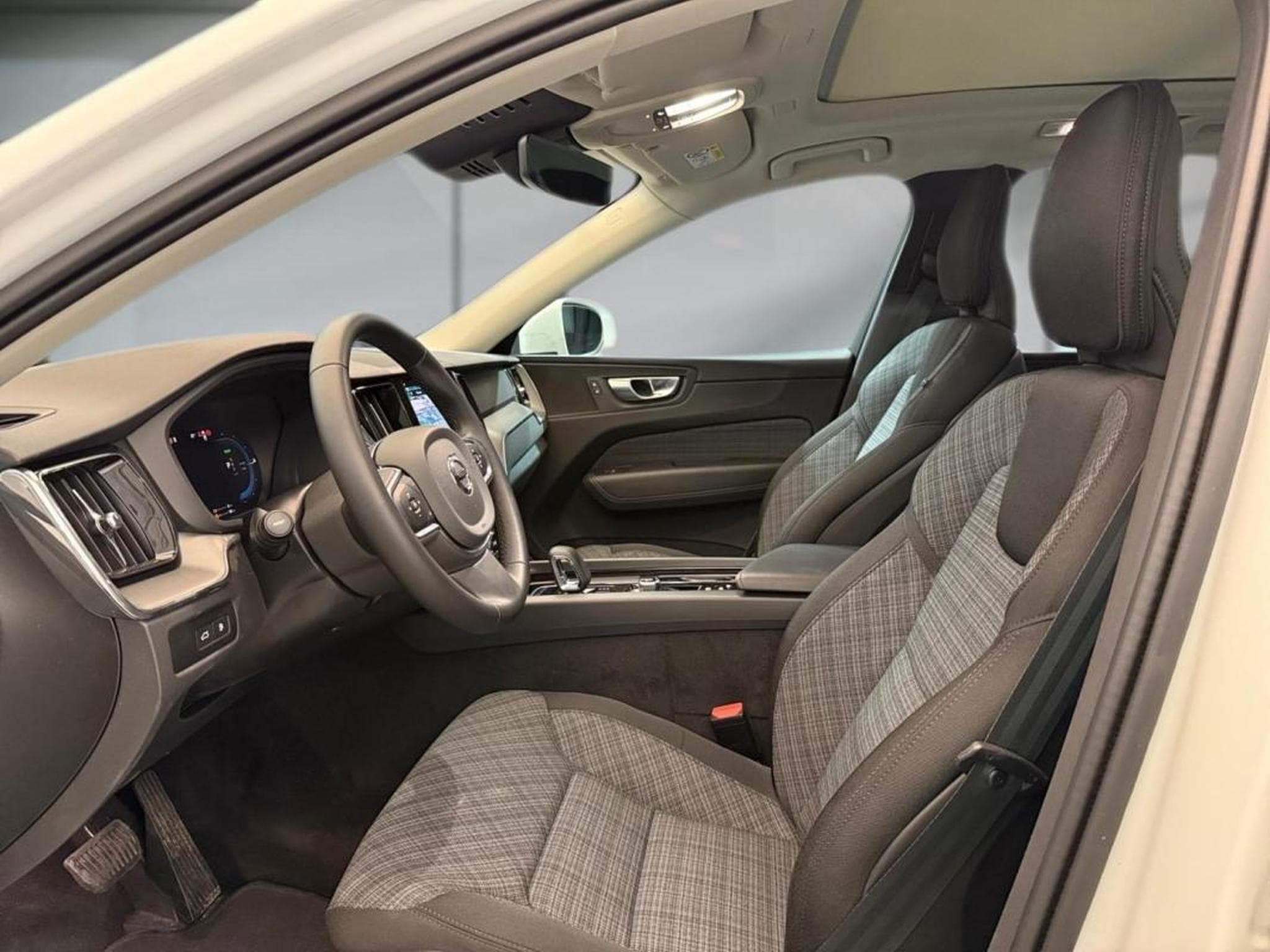 Volvo XC60 -55% T6 Hybride Rechargeable 253 + 145ch Core Bright 8 AWD (2024) - Photo 8