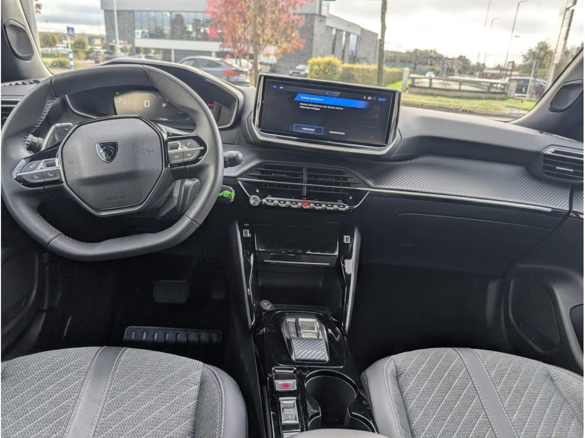 Peugeot 2008 ALLURE HIBRID 145E-DSC6 (2025) - Photo 7