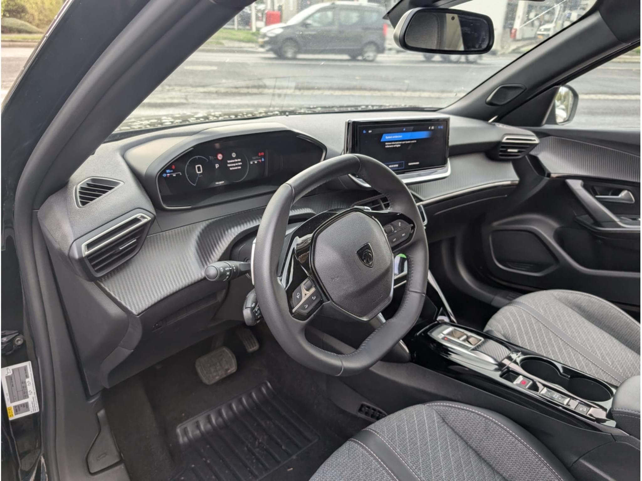 Peugeot 2008 ALLURE HIBRID 145E-DSC6 (2025) - Photo 8