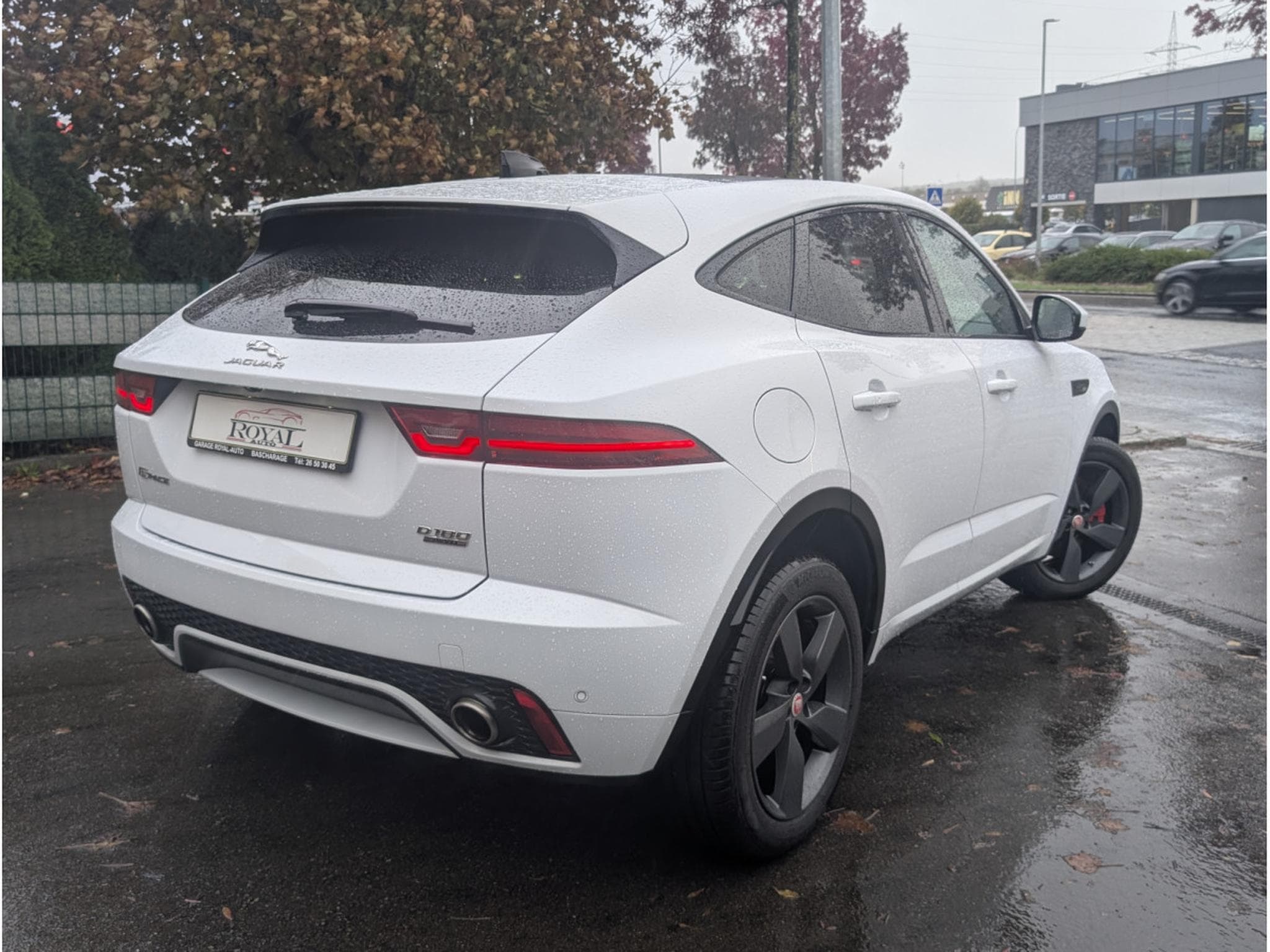 Jaguar E-Pace R-DINAMIC  BOITE AUTO 2.0D * GARANTIE 24 MOIS SOUS CONDITION (2021) - Photo 3