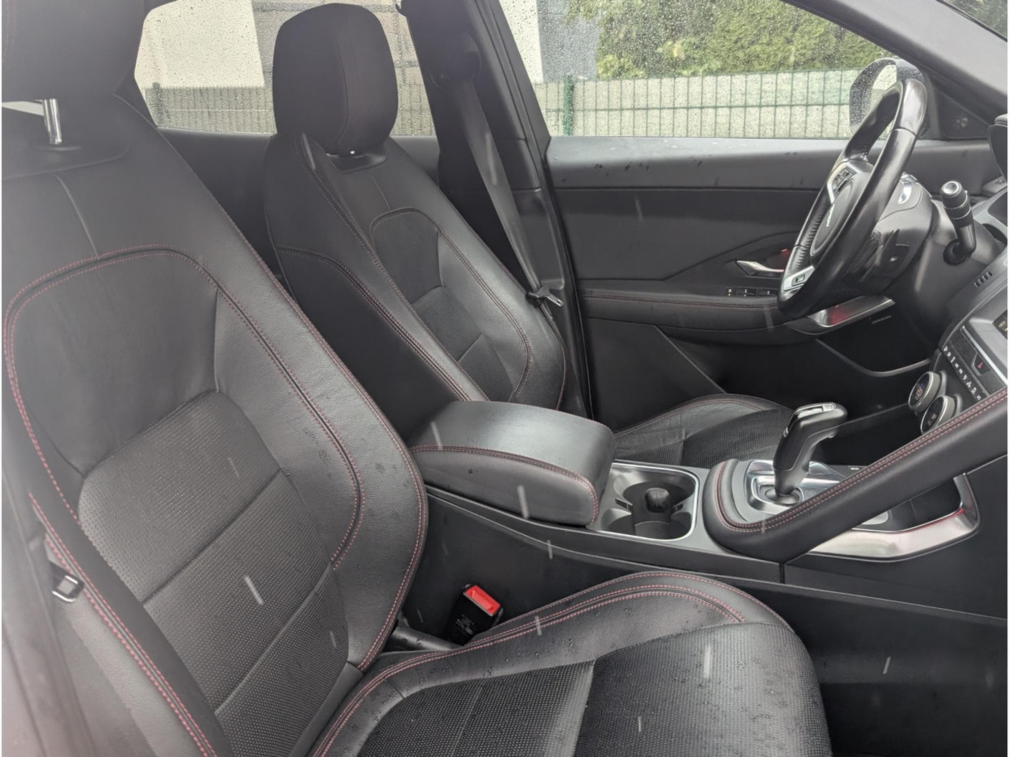 Jaguar E-Pace R-DINAMIC  BOITE AUTO 2.0D * GARANTIE 24 MOIS SOUS CONDITION (2021) - Photo 6