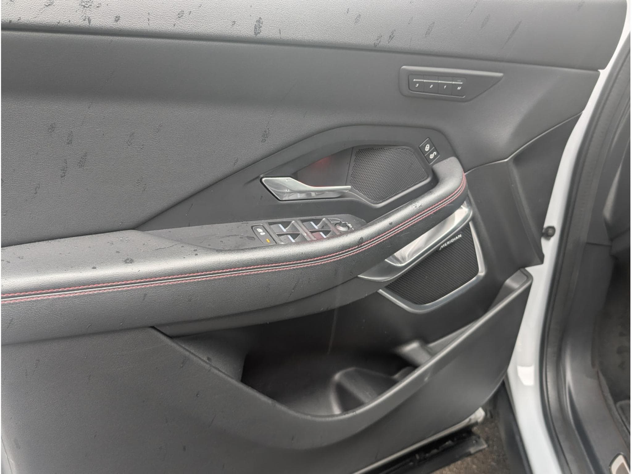Jaguar E-Pace R-DINAMIC  BOITE AUTO 2.0D * GARANTIE 24 MOIS SOUS CONDITION (2021) - Photo 7