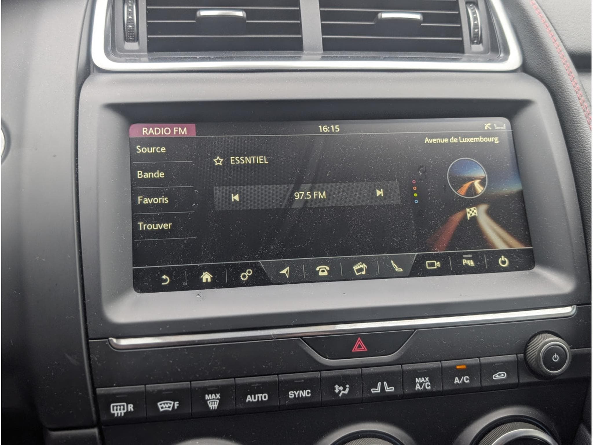 Jaguar E-Pace R-DINAMIC  BOITE AUTO 2.0D * GARANTIE 24 MOIS SOUS CONDITION (2021) - Photo 11