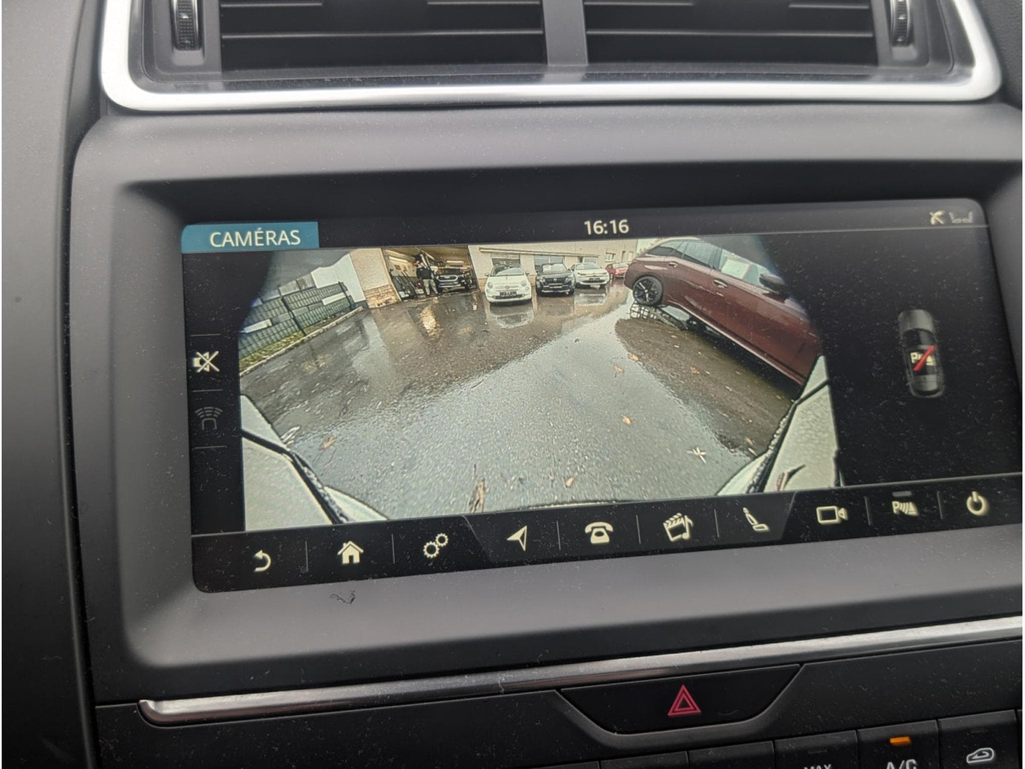 Jaguar E-Pace R-DINAMIC  BOITE AUTO 2.0D * GARANTIE 24 MOIS SOUS CONDITION (2021) - Photo 13